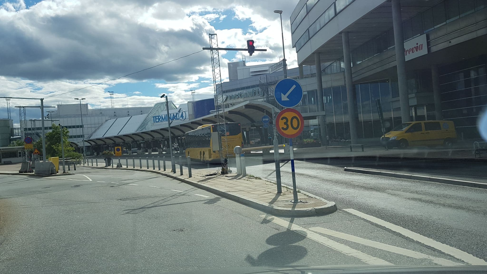 Street view near Radisson Blu Airport Terminal Hotel, Stockholm-Arlanda Airport, Märsta — © bjornb (CC BY-SA · Mapillary)