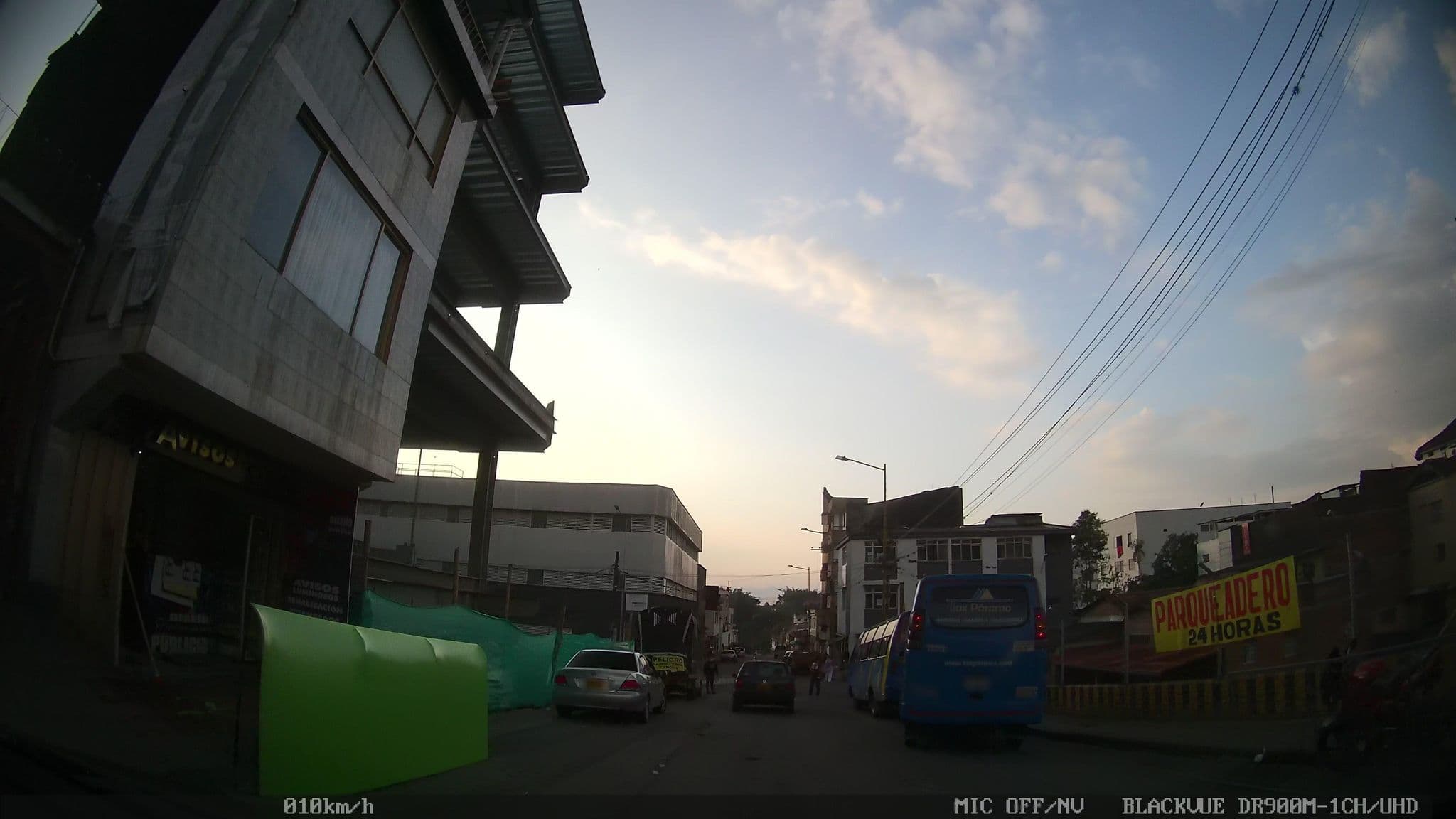 Street view near DaVinci, Calarcá — © kaart_2 (CC BY-SA · Mapillary)