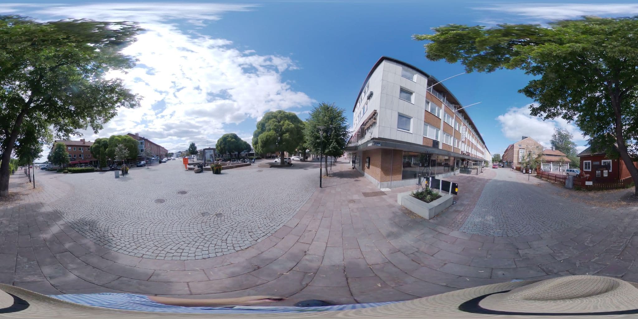 Street view near Aktiebolaget S:t Eriks Hotell, Mora — © bruno360 (CC BY-SA · Mapillary)