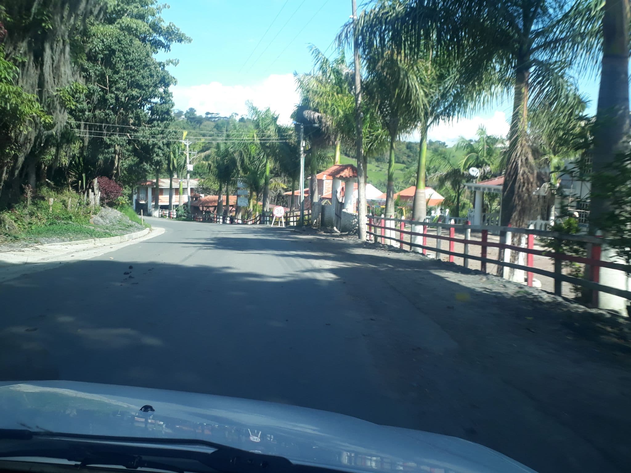 Street view near Hotel Los Tres Potrillos, Vélez — © germanc (CC BY-SA · Mapillary)