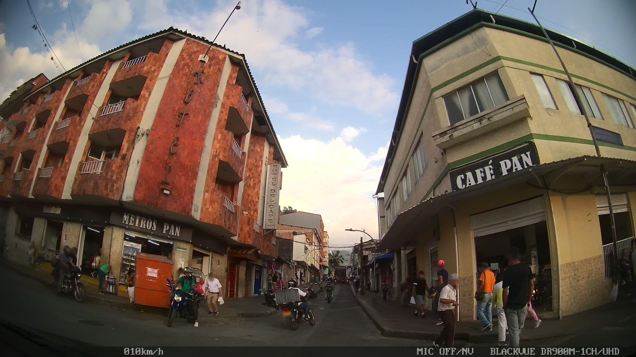 Street view near Hotel del Café, Calarcá — © kaart_2 (CC BY-SA · Mapillary)