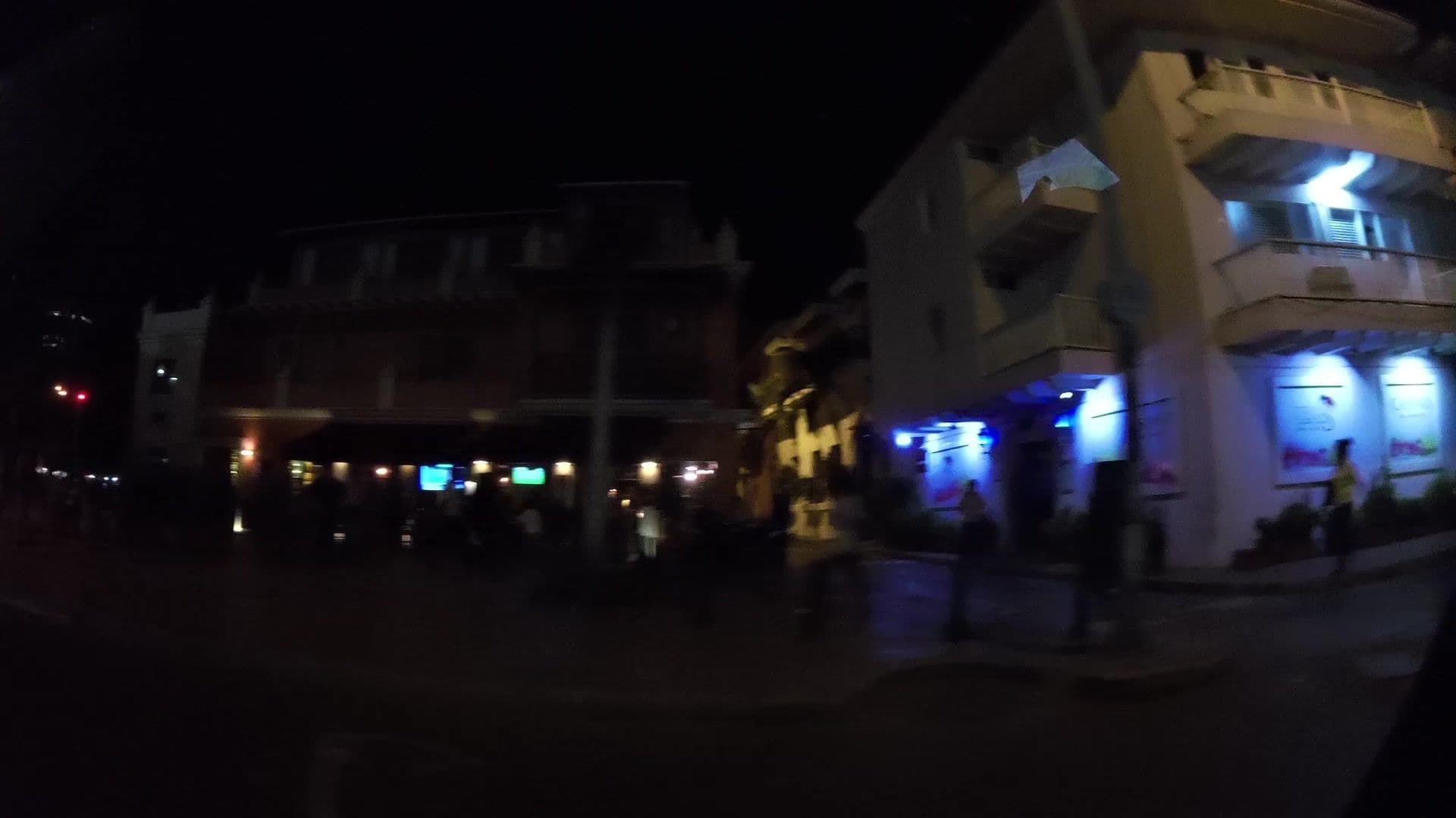Street view near Nautilus Plaza, Cartagena