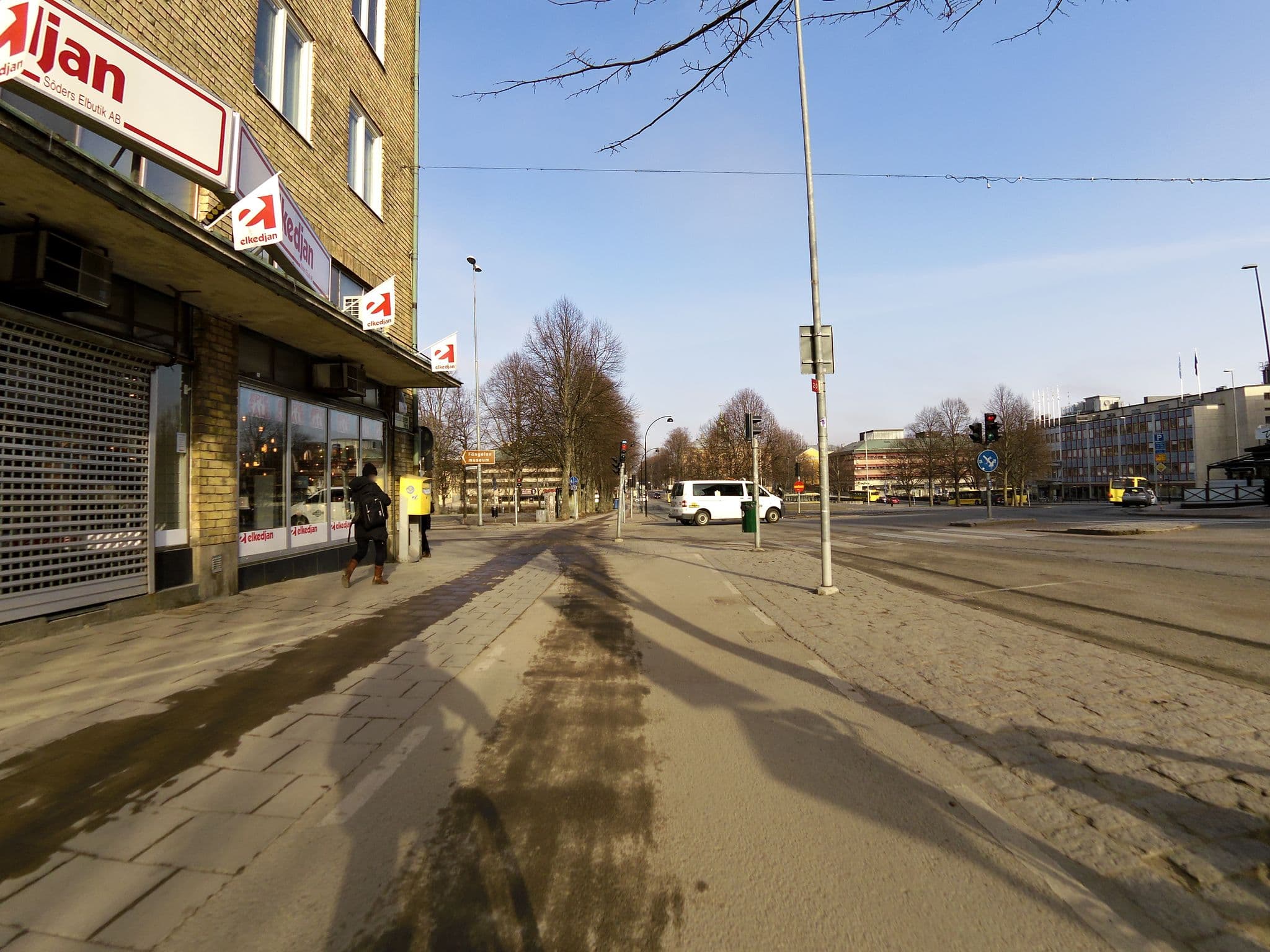 Street view near AB Pensionat Slottstorget, Gävle — © thecyclist (CC BY-SA · Mapillary)