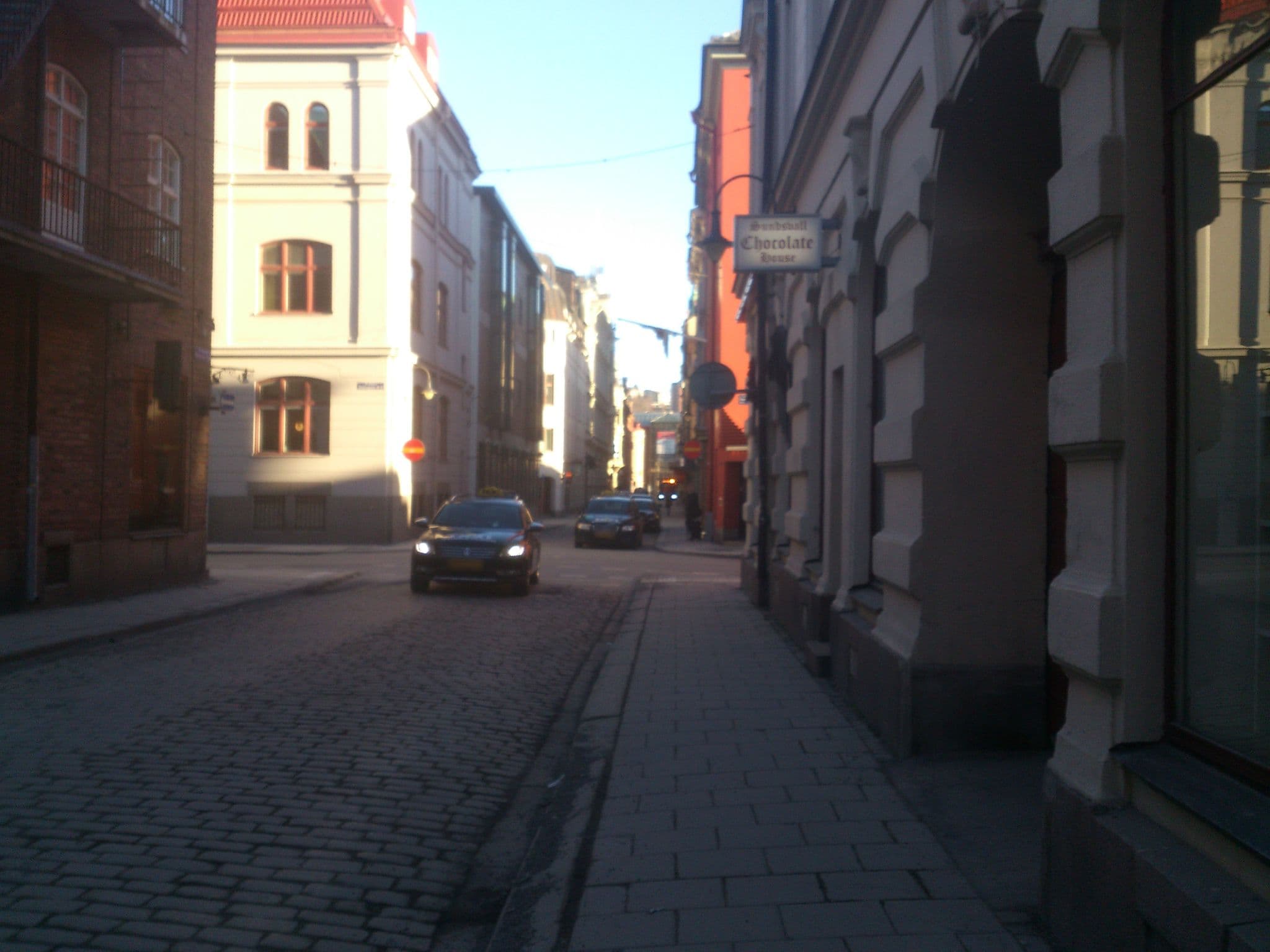 Street view near Continental Apartments Sundsvall, Sundsvall — © belzebukke (CC BY-SA · Mapillary)