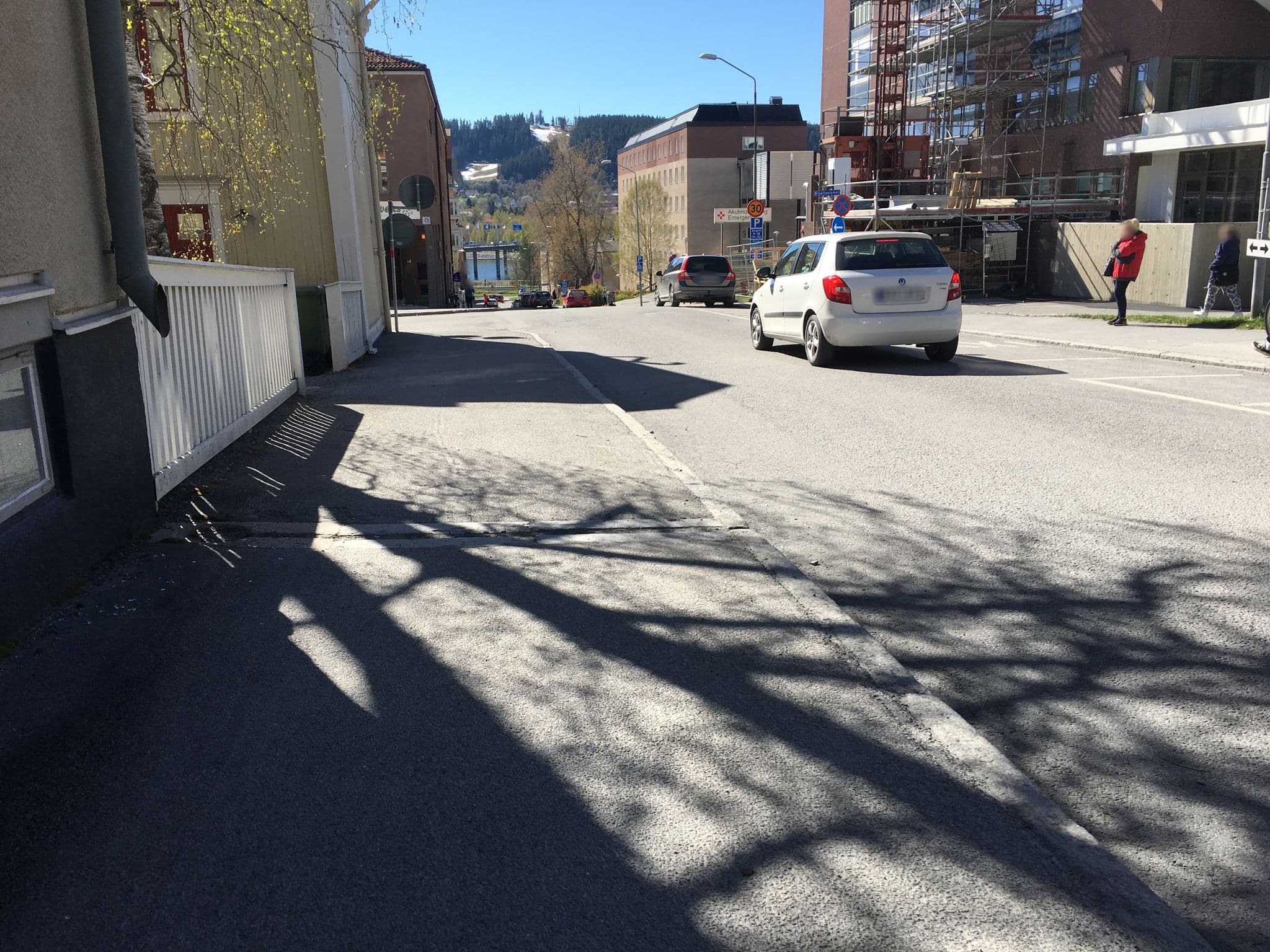 Street view near Prästgatanett Apartments, Östersund — © tangmarkaren (CC BY-SA · Mapillary)