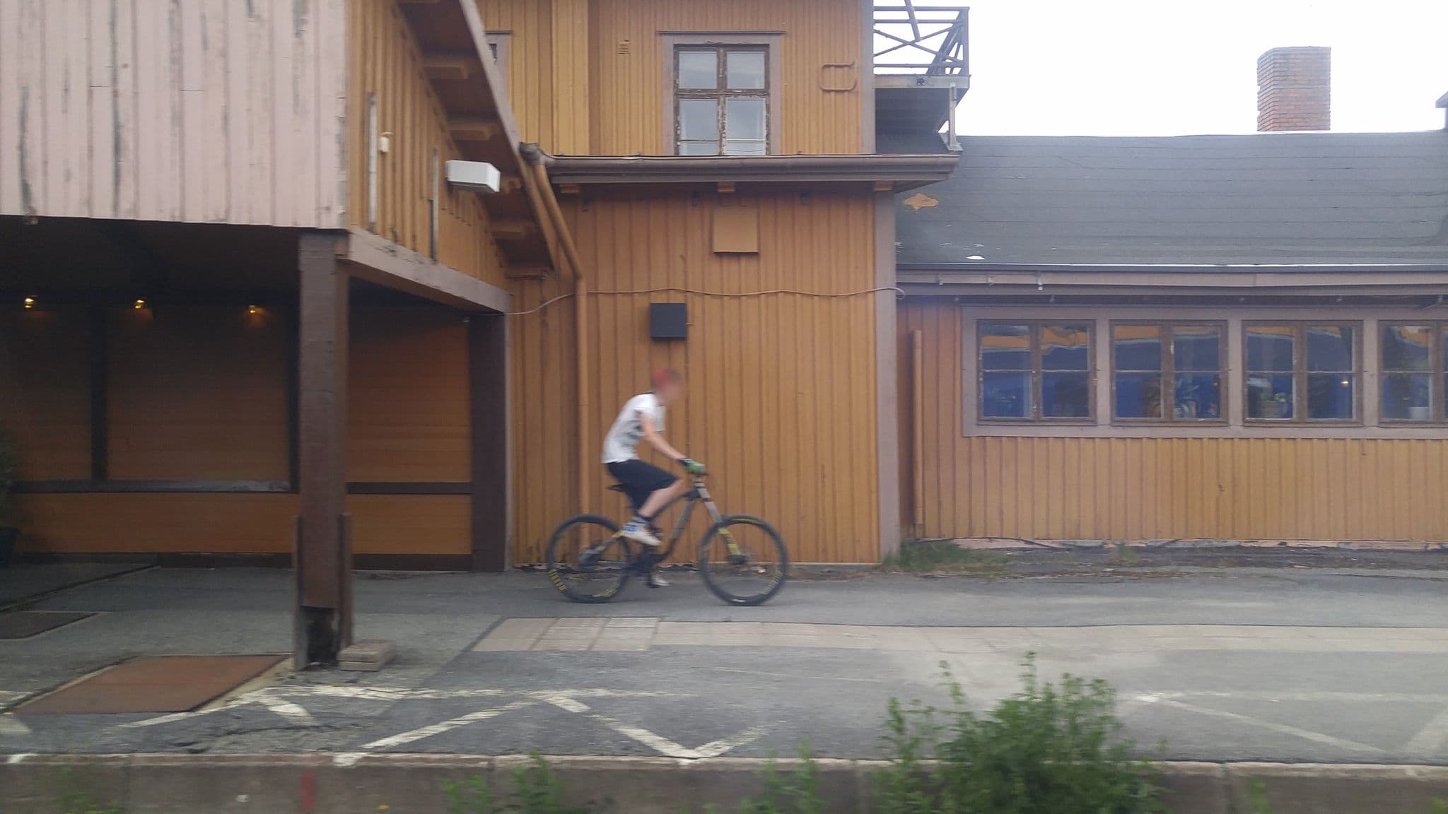 Street view near Snöstjärnan Hotell, Åre — © pbb (CC BY-SA · Mapillary)