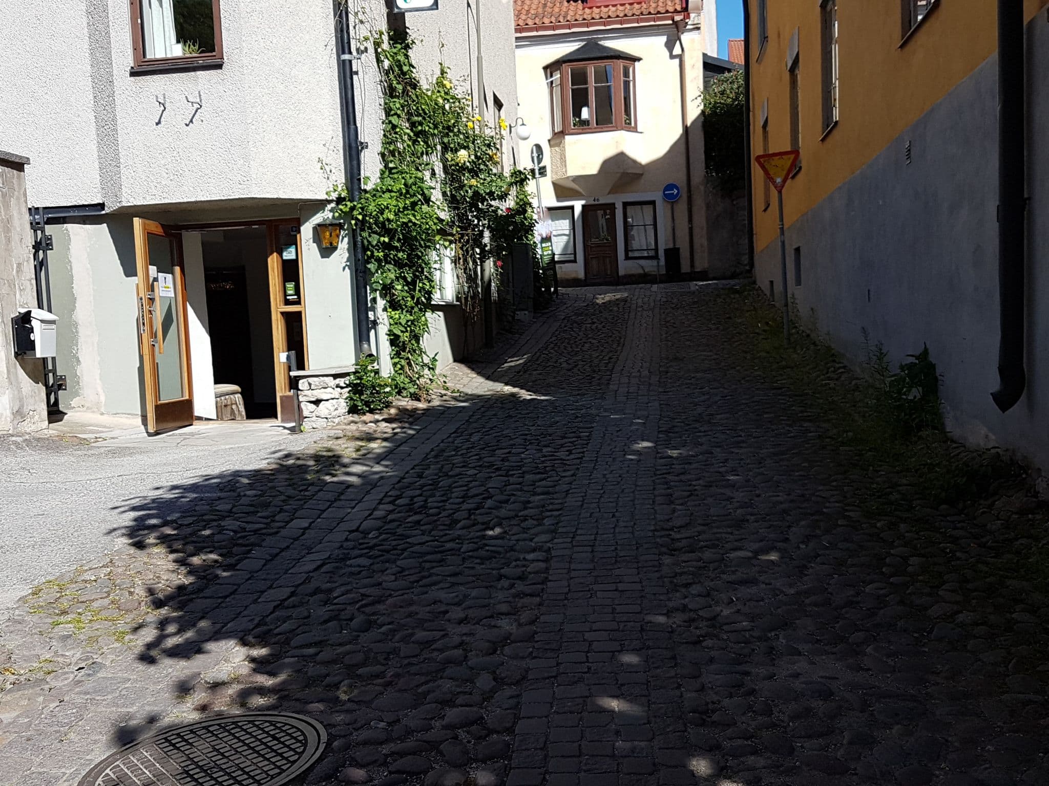 Street view near Hotell Gute Visby, Visby — © jopparn (CC BY-SA · Mapillary)