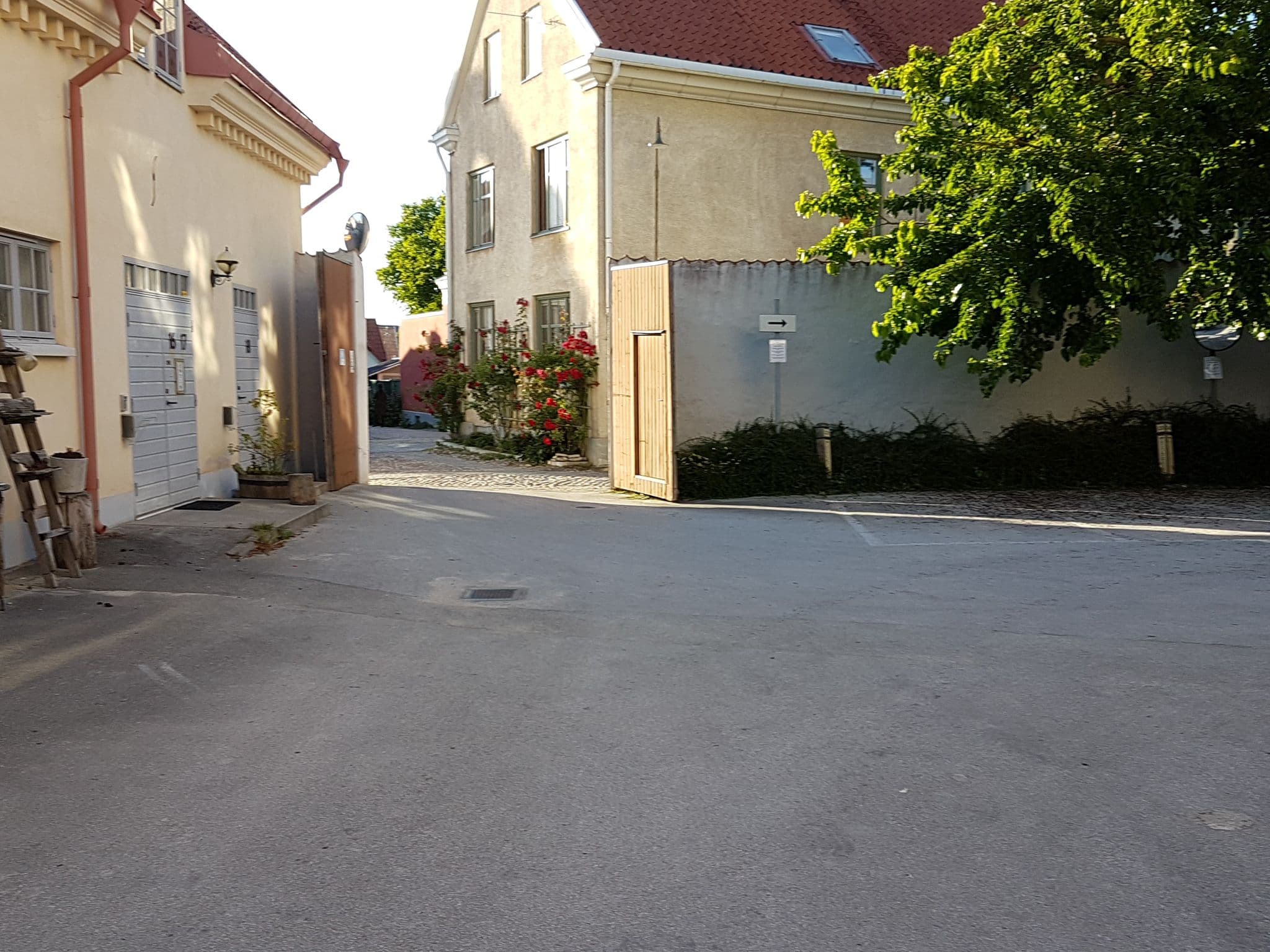 Street view near Medeltidshotellet, Visby — © jopparn (CC BY-SA · Mapillary)