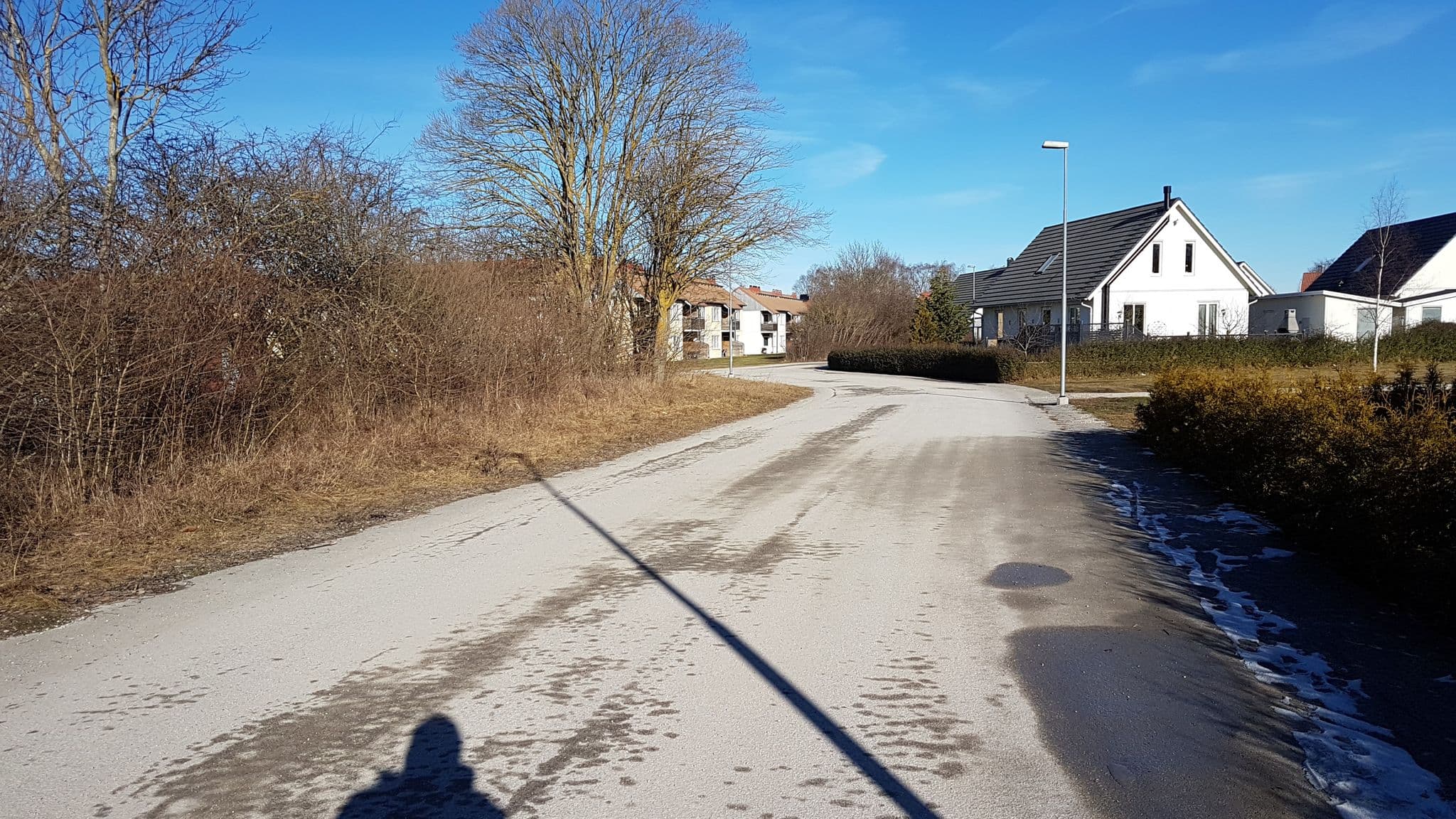 Street view near Volontärgatans Lägenhetshotell, Visby — © ainali (CC BY-SA · Mapillary)
