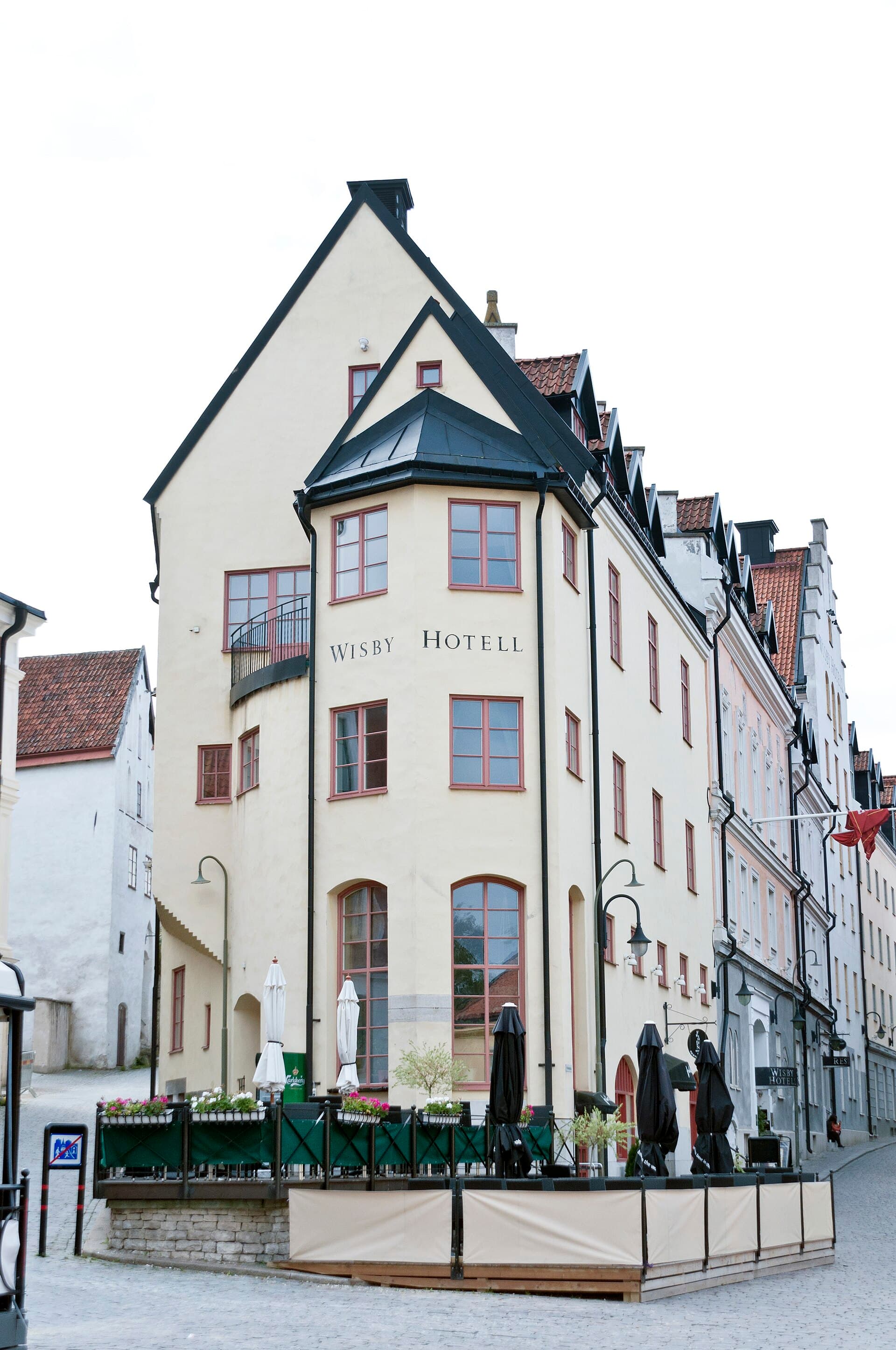 Clarion Hotel Wisby (via Wikimedia Commons, CC BY-SA 3.0)