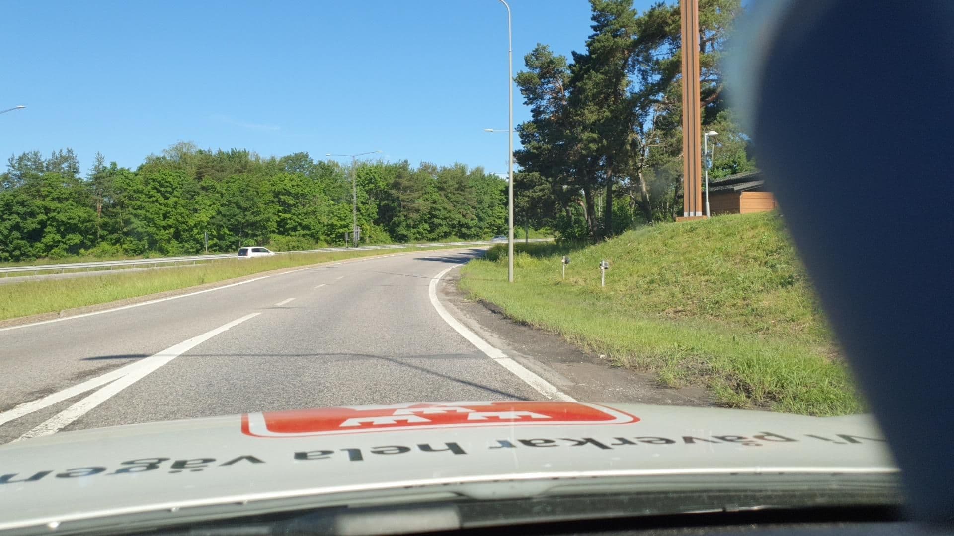 Street view near Hotellia, Älta — © roadroid (CC BY-SA · Mapillary)