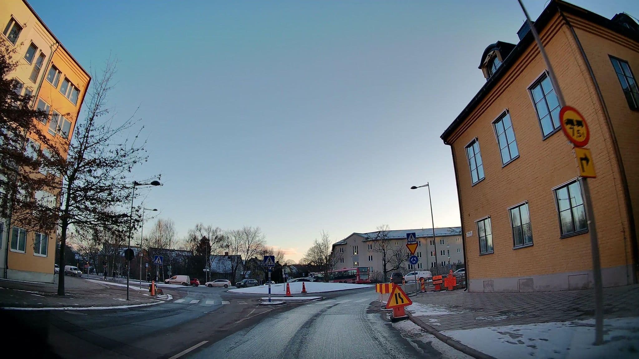 Street view near Behab Bentzer Hotelladministration, Årsta — © bruno360 (CC BY-SA · Mapillary)