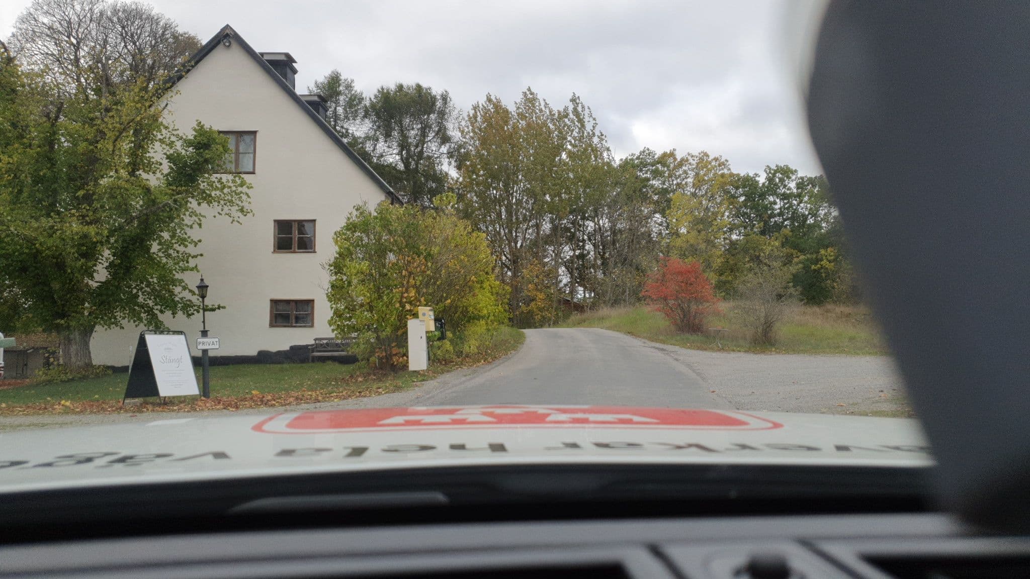Street view near Ludvigsberg, Ösmo — © roadroid (CC BY-SA · Mapillary)