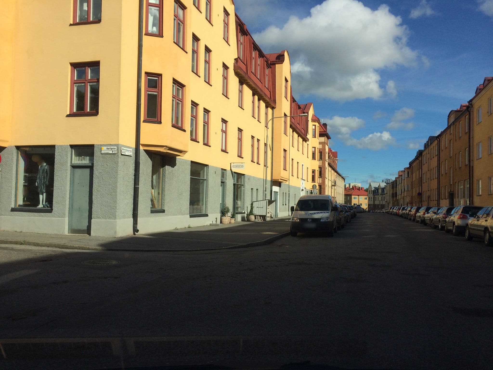 Street view near Midsommarkransens Rums- och Lägenhetshotell, Årsta — © andreas_p (CC BY-SA · Mapillary)
