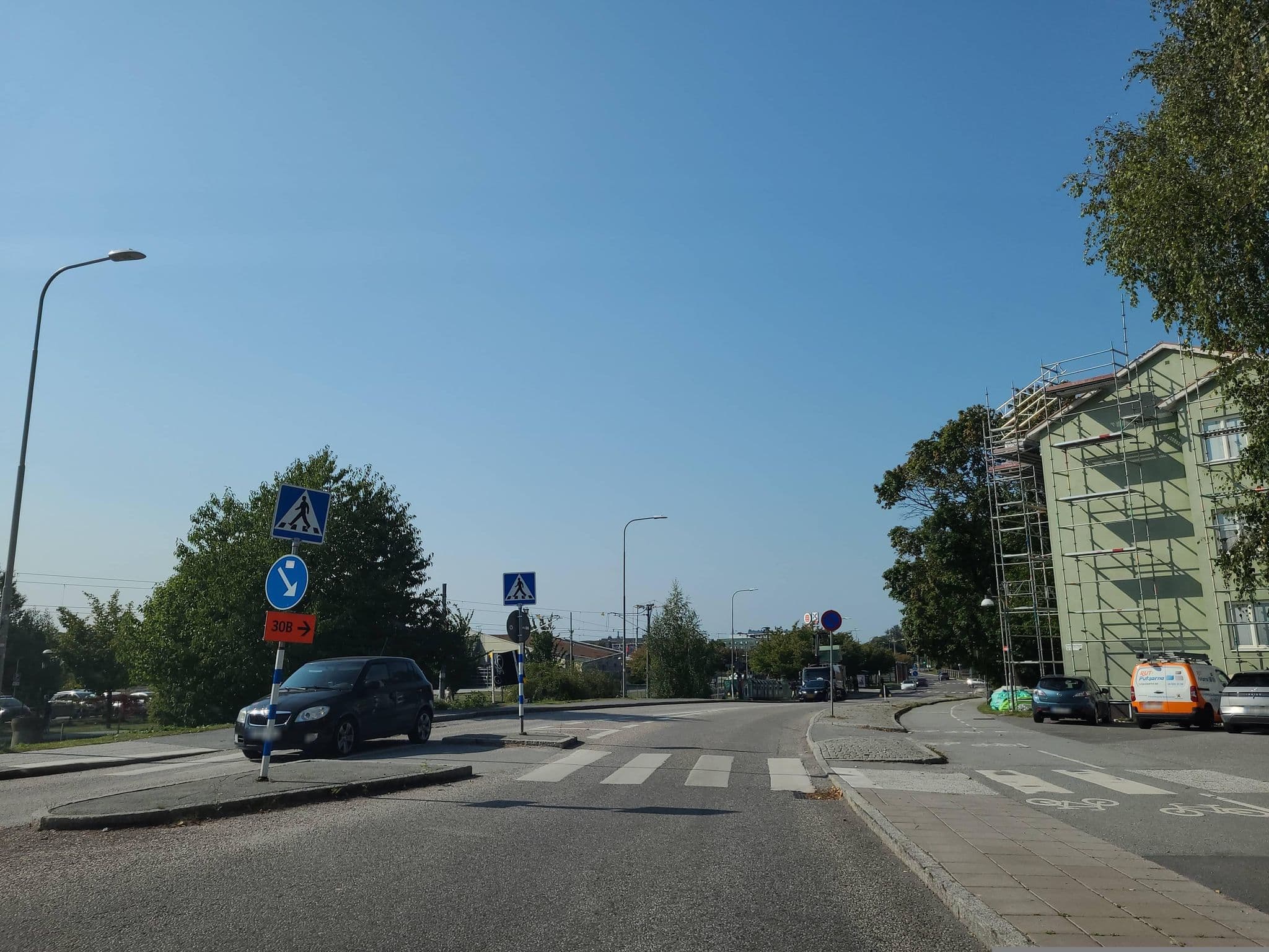 Street view near Takeoff Resor, Årsta — © jopparn (CC BY-SA · Mapillary)