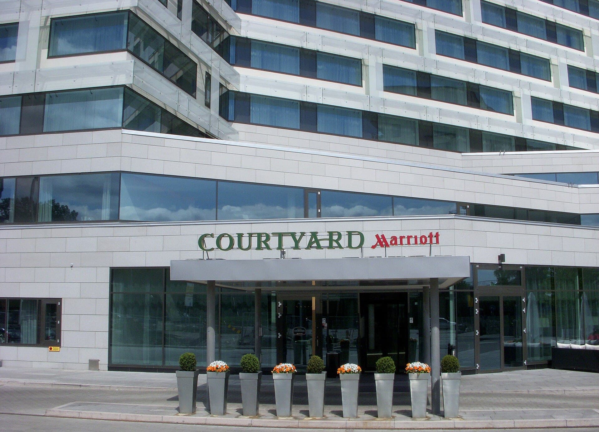 Courtyard Stockholm Kungsholmen (via Wikimedia Commons, CC BY-SA 3.0)