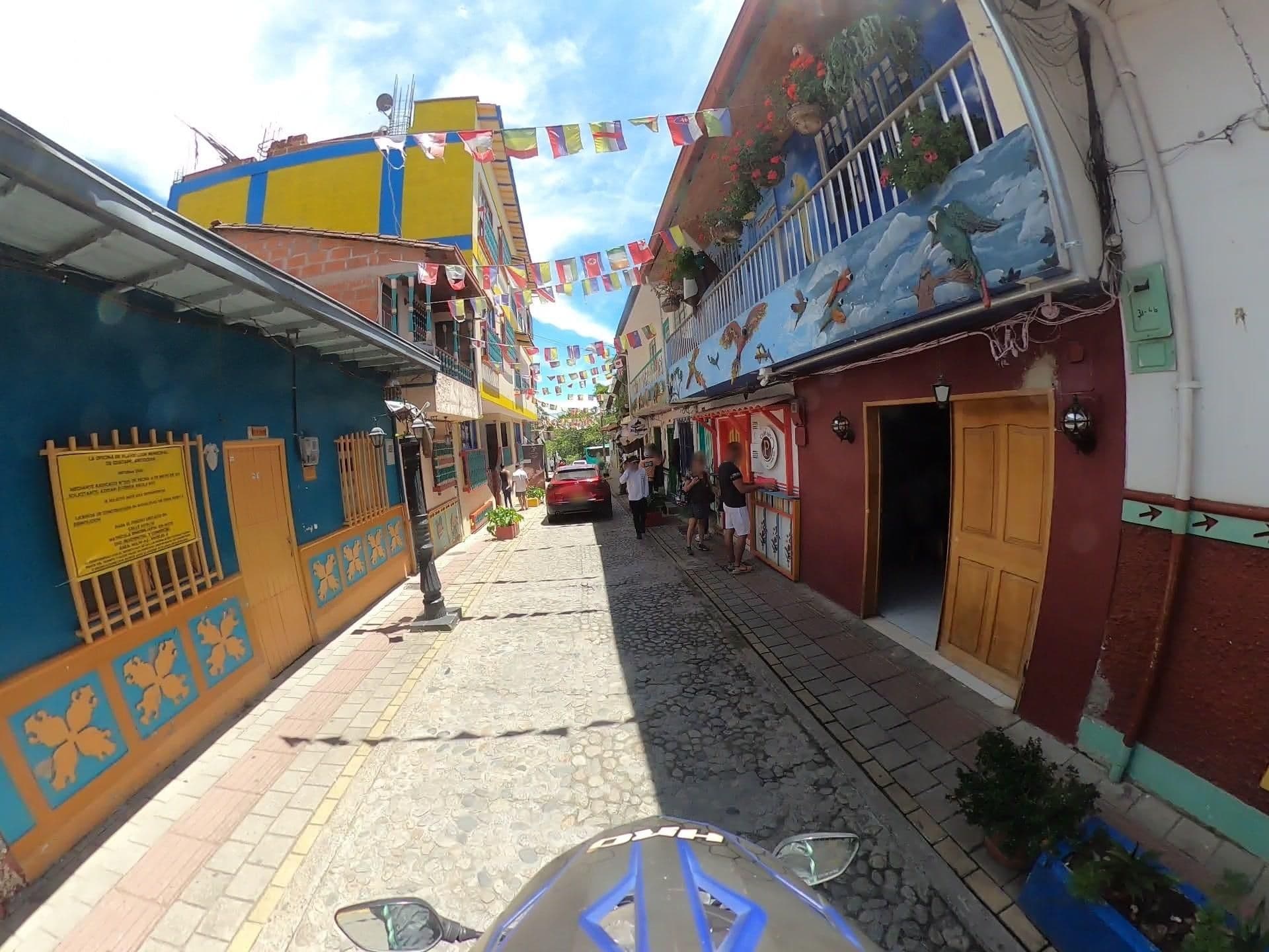 Street view near La Casona Hostel, Guatapé — © 360recorrido (CC BY-SA · Mapillary)