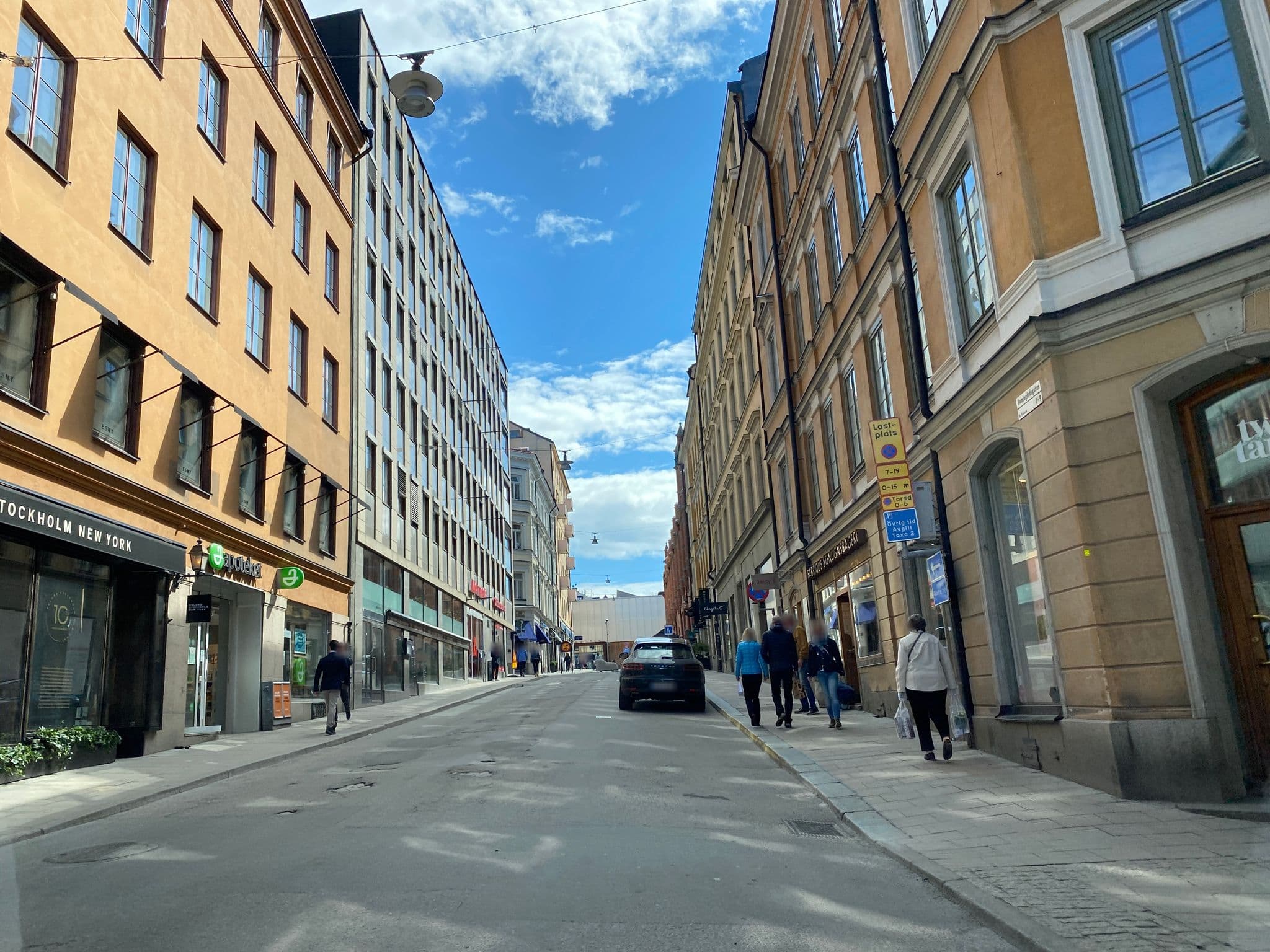 Street view near Hotell & Reseverket, Östermalm — © andreas_p (CC BY-SA · Mapillary)
