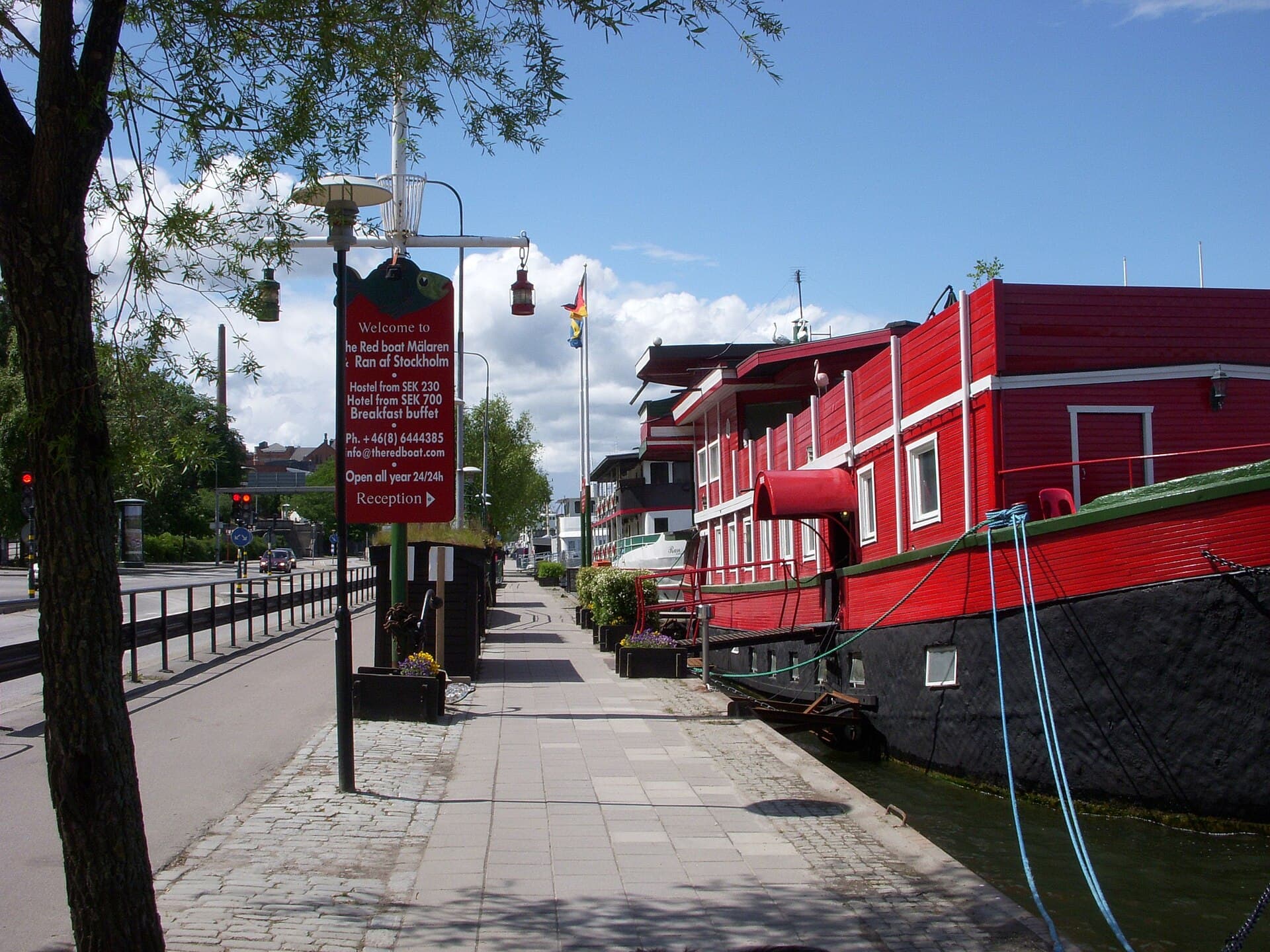 The Red Boat (via Wikimedia Commons, CC BY-SA 3.0)