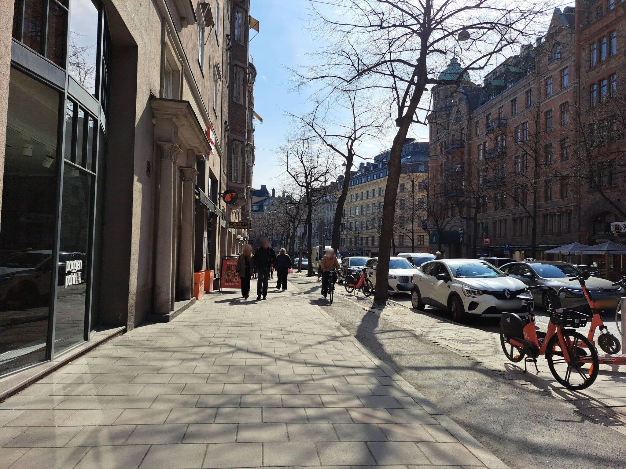 Street view near Design Distribution Jean-Jacques Lassagne, Östermalm — © bruno360 (CC BY-SA · Mapillary)