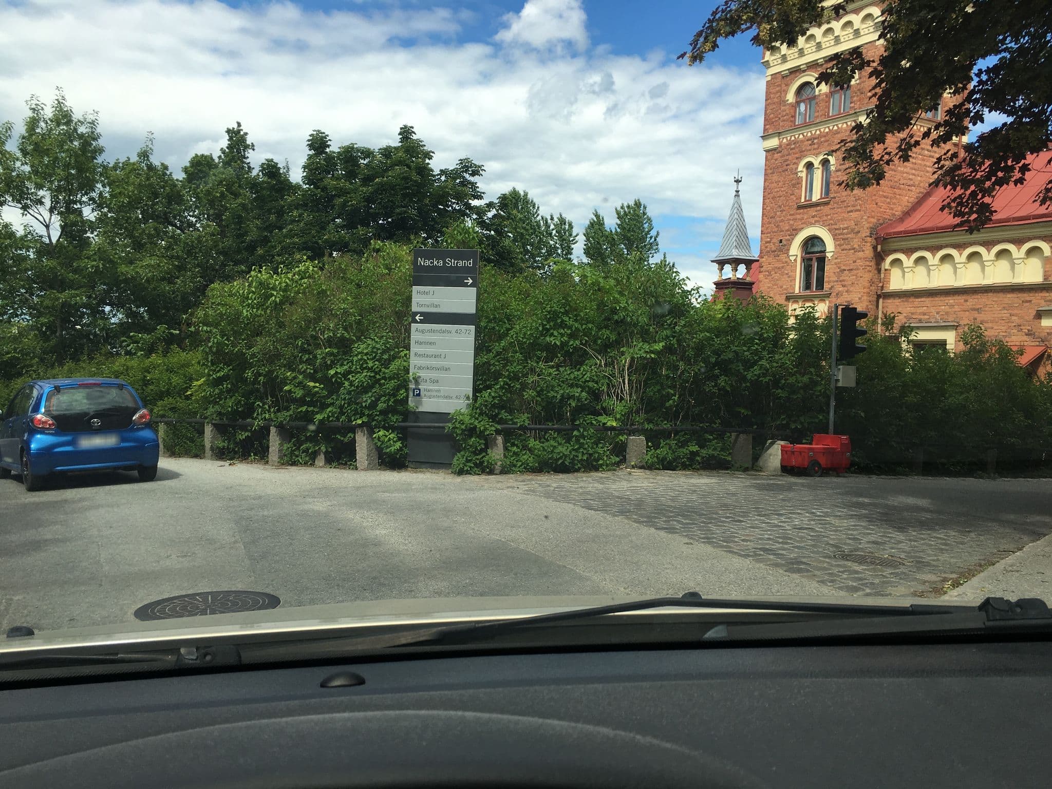 Street view near Nacka Strand Mat & Möten Tornvil, Nacka — © janm67 (CC BY-SA · Mapillary)