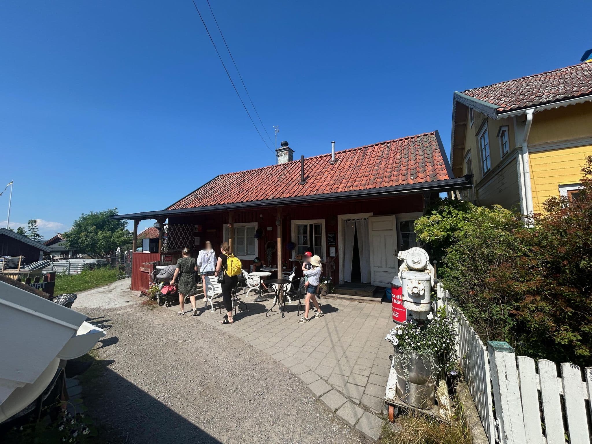 Street view near Sandhamnsbageriet, Djurö — © salgo601 (CC BY-SA · Mapillary)