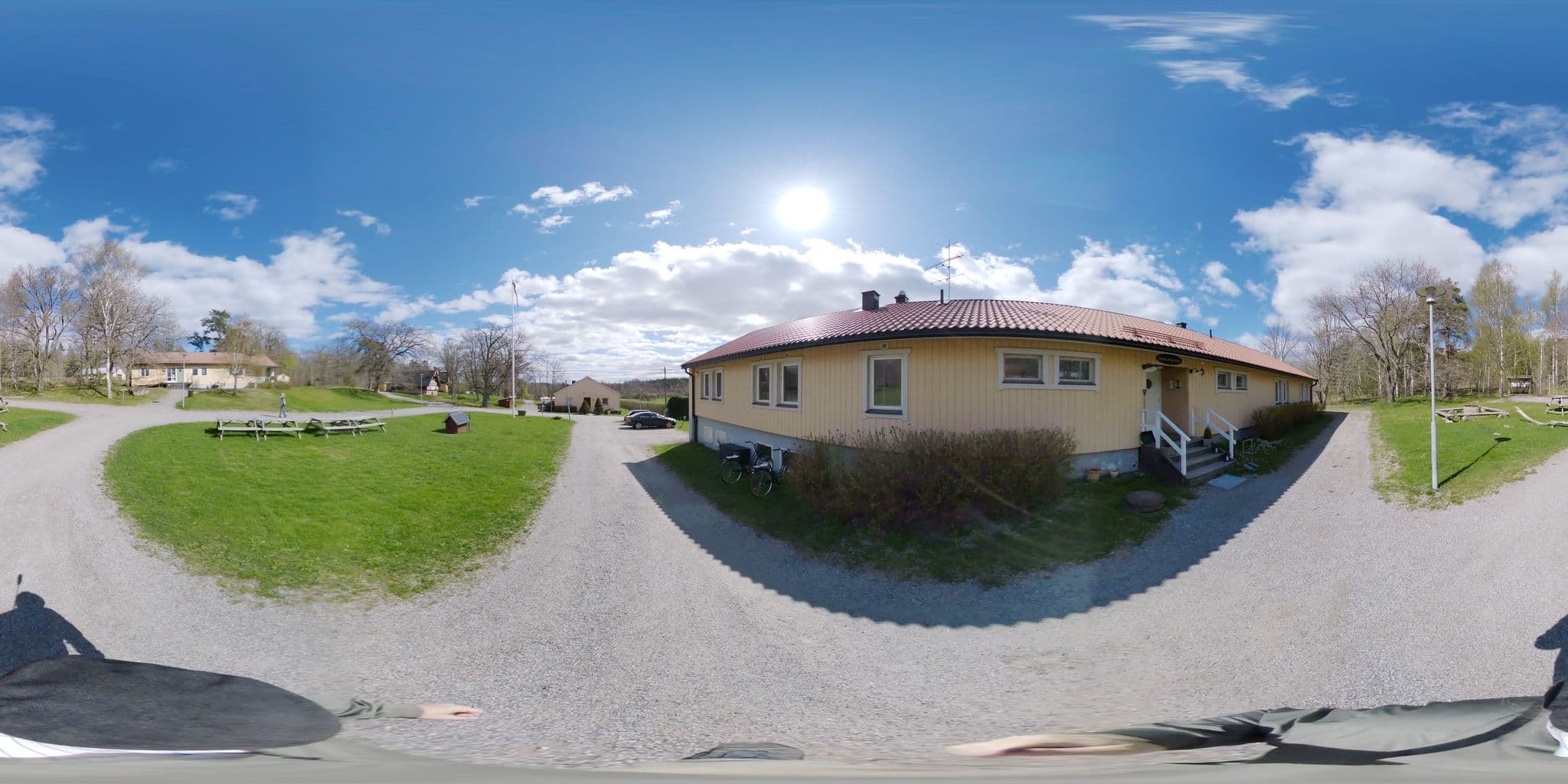Street view near Bogesunds Slottsvandrarhem och Konferens, Vaxholm — © bruno360 (CC BY-SA · Mapillary)