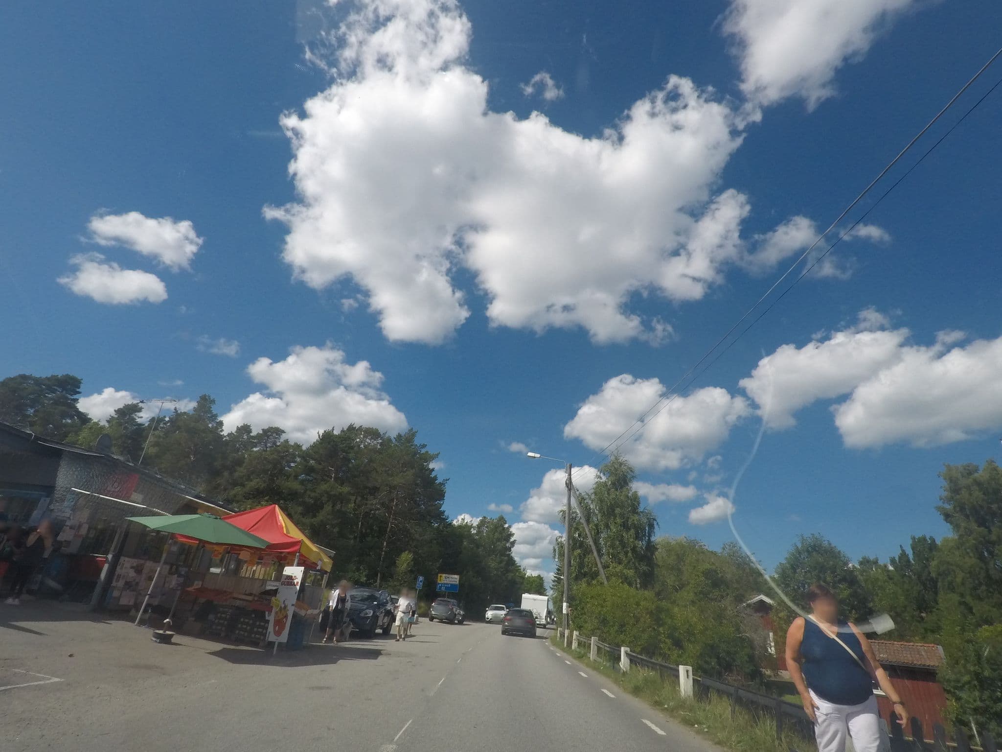 Street view near Grisslehamns Gård, Hallstavik — © msamme (CC BY-SA · Mapillary)