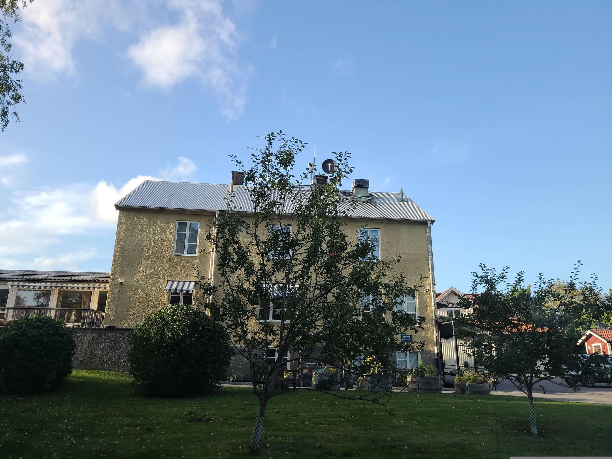Street view near Haraldsgård - Vandrarhemmet på Blidö Ön, Blidö — © jopparn (CC BY-SA · Mapillary)