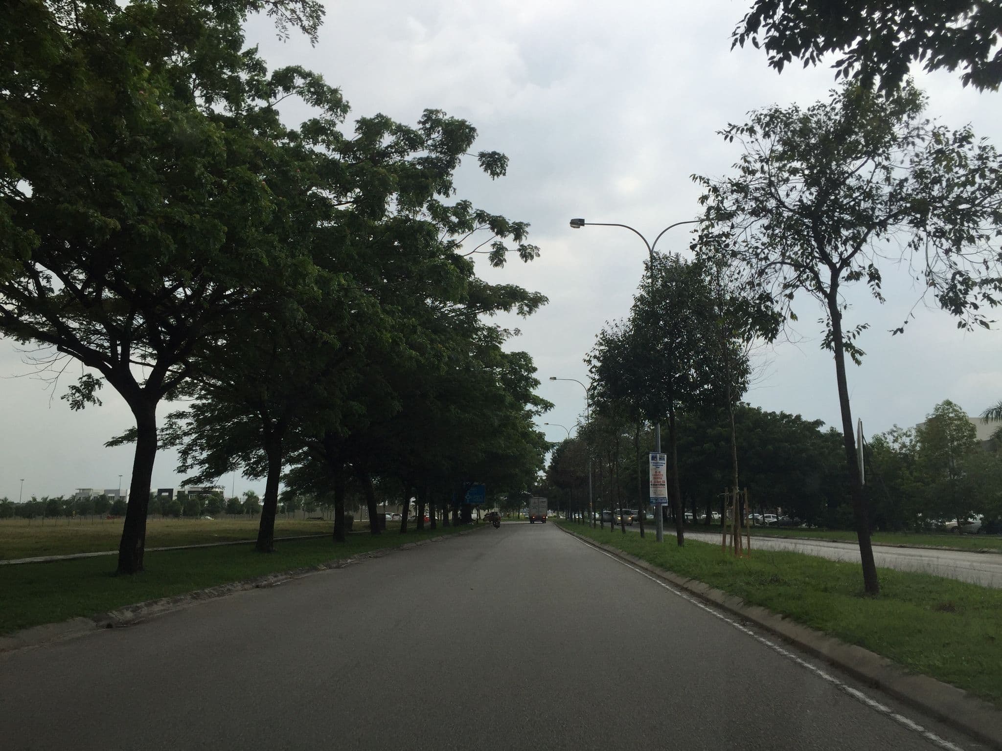 Street view near Skill Master Hotel, Bandar Botanic — © riblit (CC BY-SA · Mapillary)