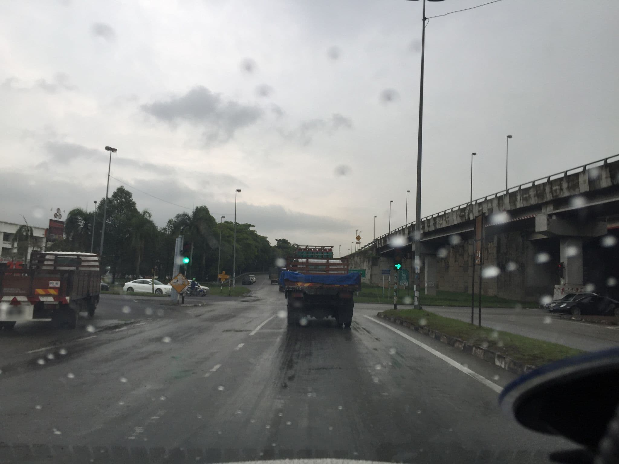 Street view near Comfort Hotel, Putra Heights — © riblit (CC BY-SA · Mapillary)