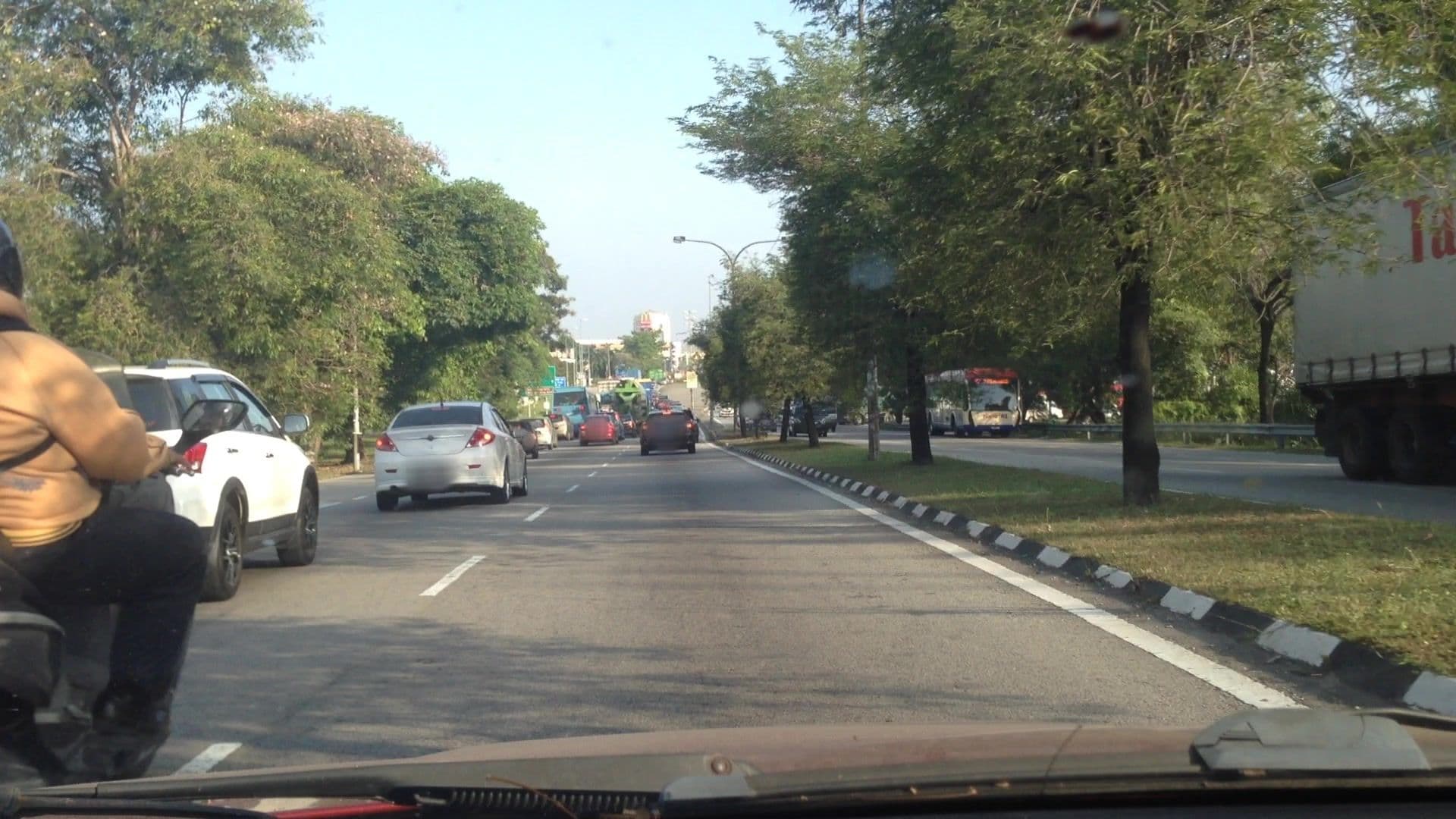 Street view near EV World Hotel, Batu Tiga — © lvl5 (CC BY-SA · Mapillary)