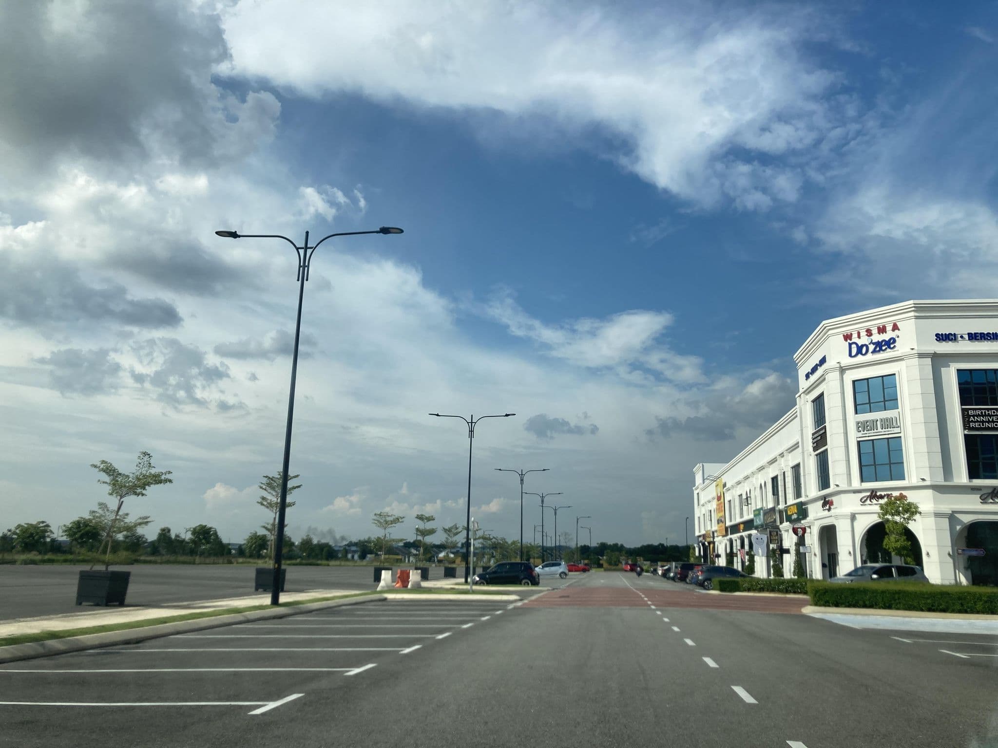 Street view near Enrich Hotel, Bandar Puncak Alam — © nabilersyad (CC BY-SA · Mapillary)