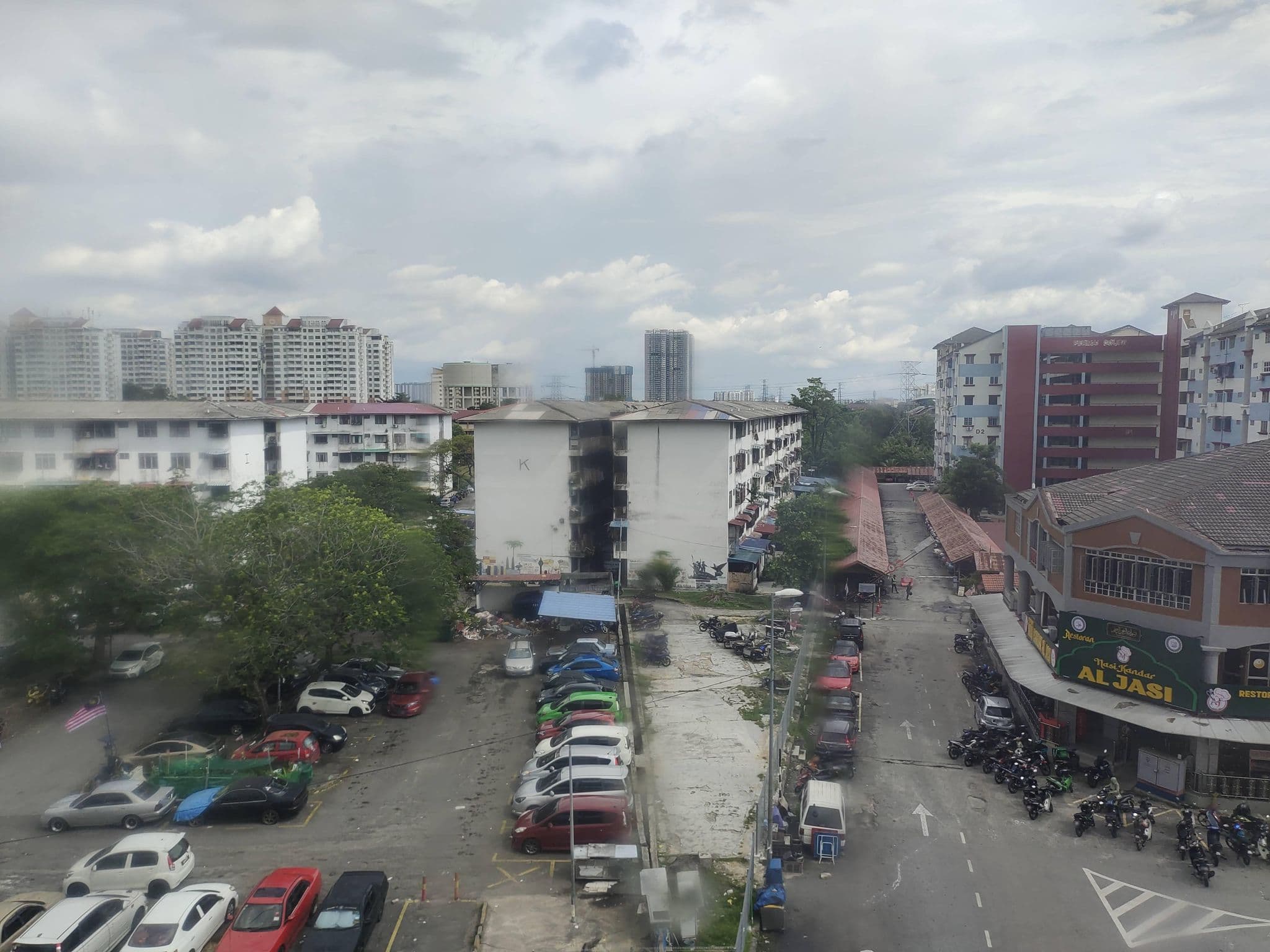 Street view near Master Bedroom - Depan Lampu Tido, Puchong — © zh9567 (CC BY-SA · Mapillary)