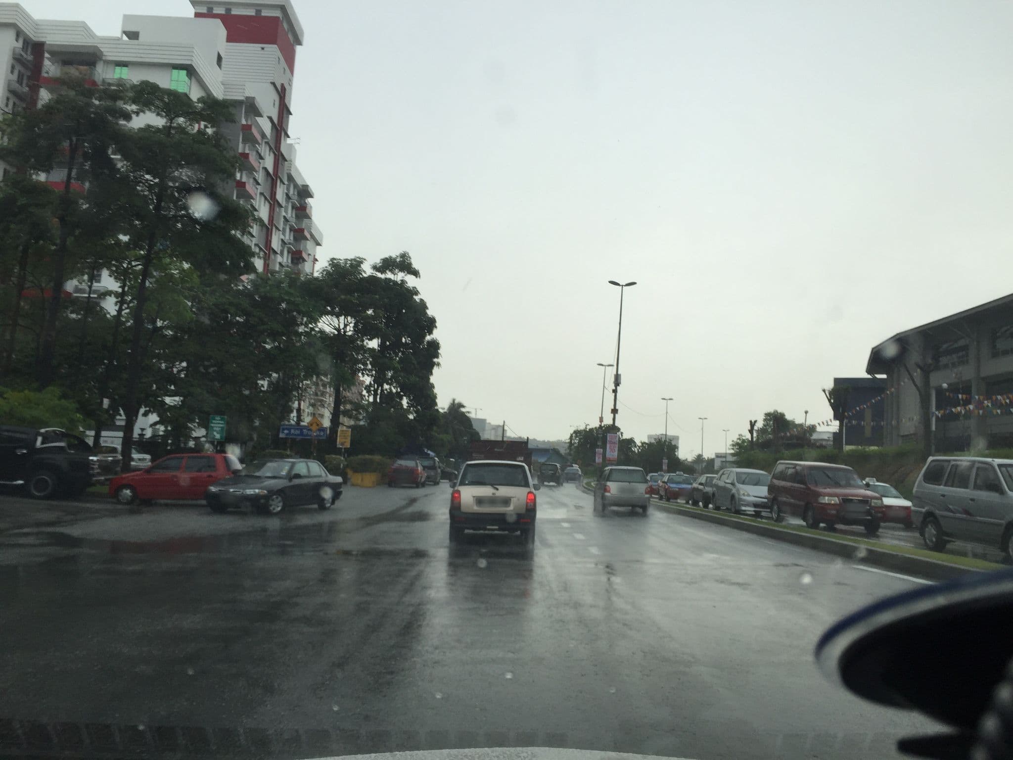 Street view near Sun Inn Hotel @ Koi, Puchong — © riblit (CC BY-SA · Mapillary)