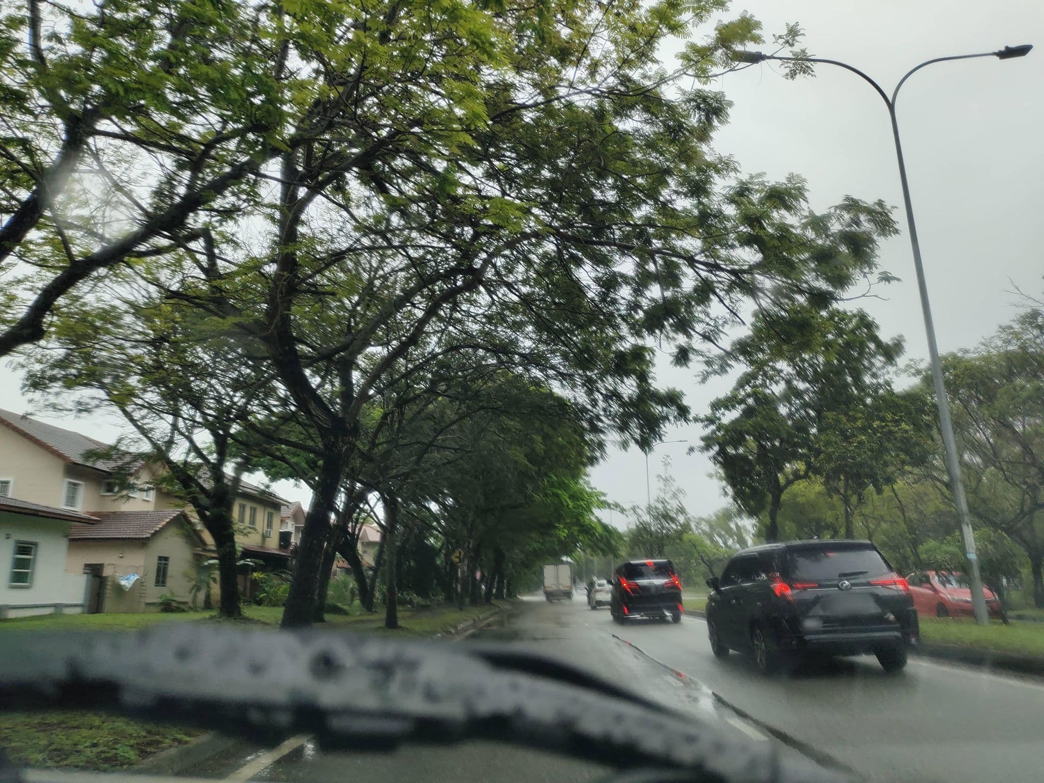 Street view near Hotel Taman Tasik @ Taman Tasik Utama, Puchong — © zh9567 (CC BY-SA · Mapillary)