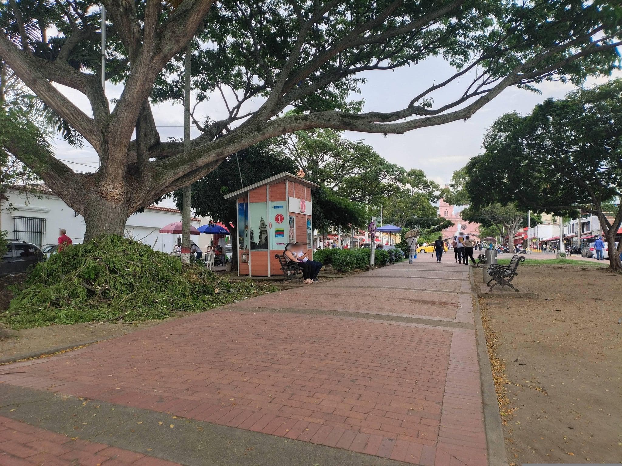 Street view near Hotel Casa Blanca Buga, Guadalajara de Buga — © Empanada (CC BY-SA · Mapillary)