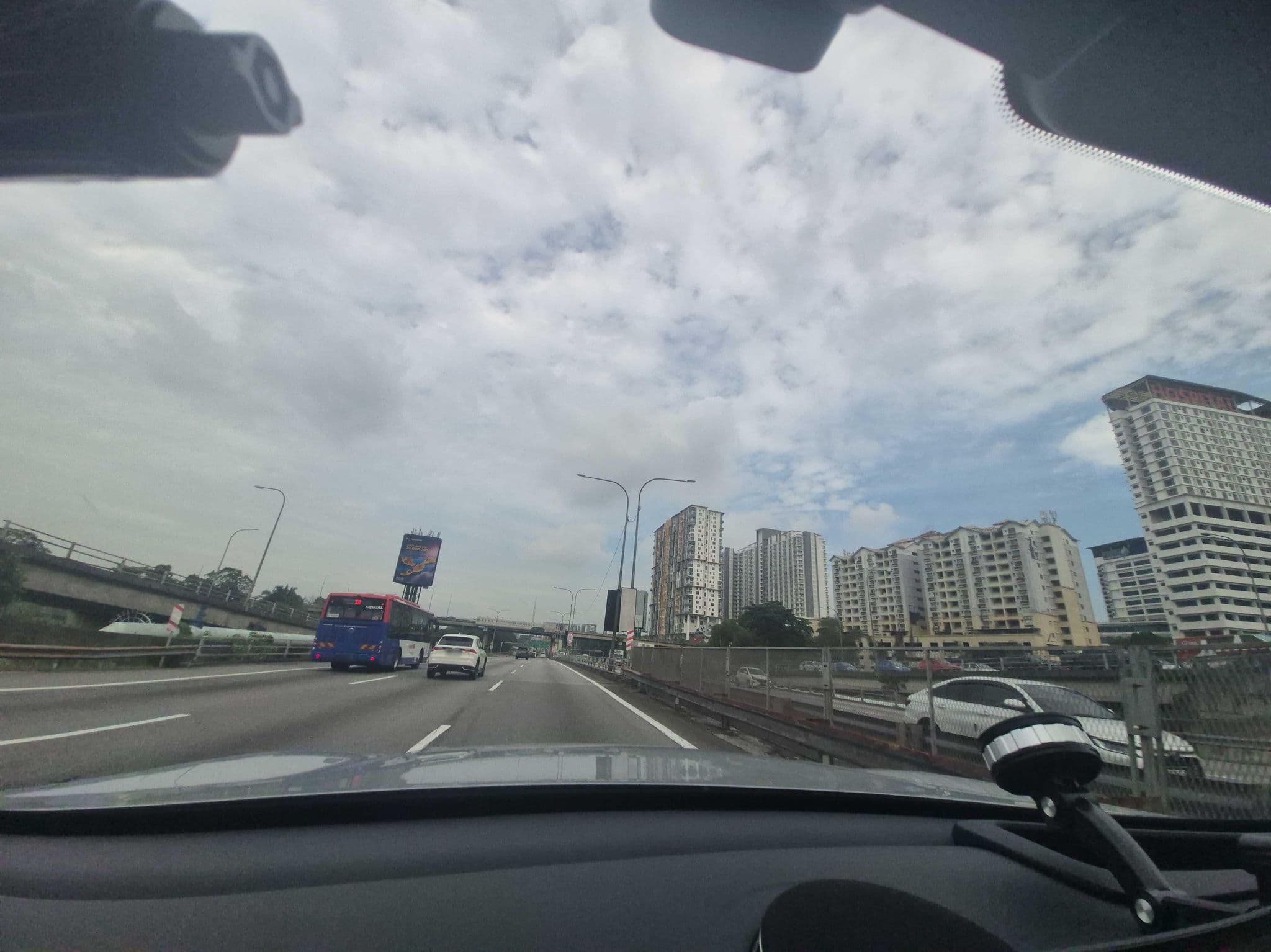 Street view near Shah Alam Business Center, Batu Tiga — © lin_wang (CC BY-SA · Mapillary)