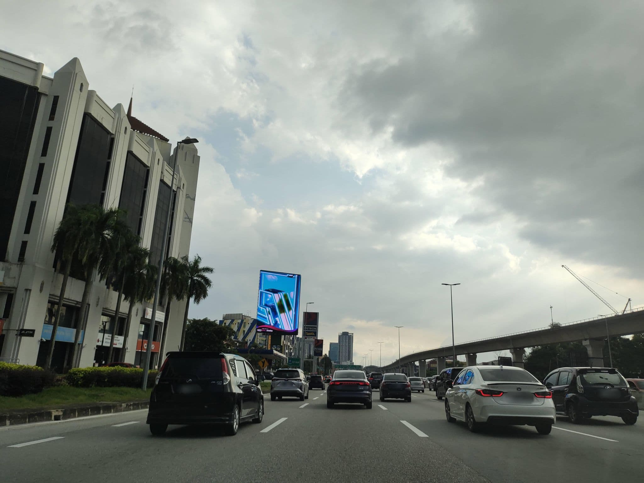Street view near Seri Sutera Hotel, Bandar Kinrara — © zh9567 (CC BY-SA · Mapillary)