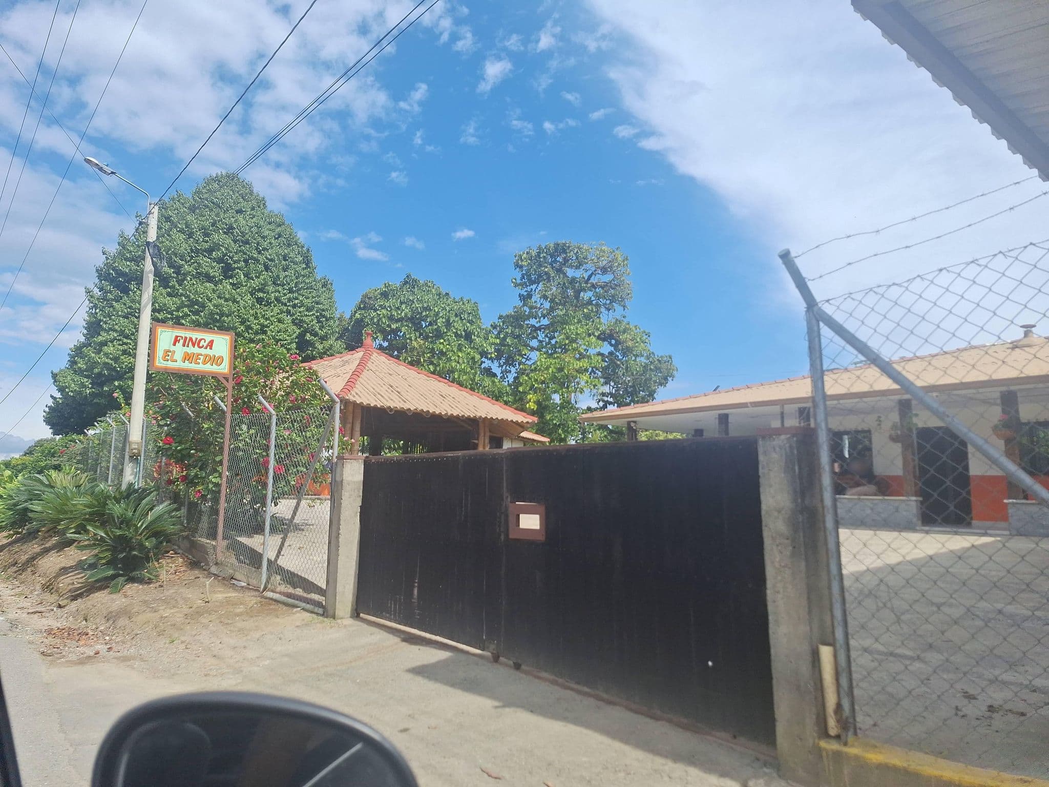 Street view near Villa Román, Montenegro — © Mariacamila (CC BY-SA · Mapillary)