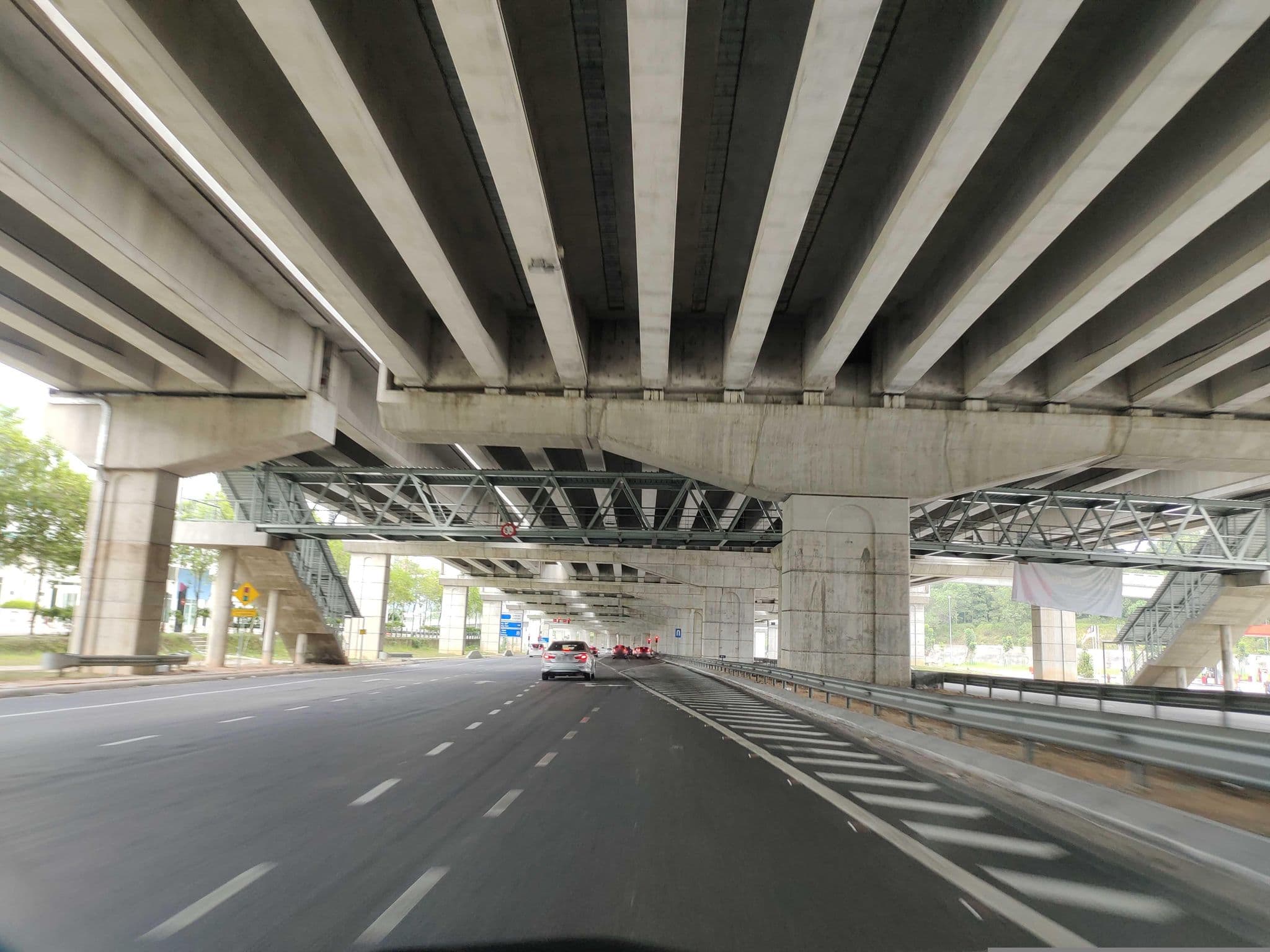 Street view near Eastern & Oriental Residence, Kampung Baru Subang — © zh9567 (CC BY-SA · Mapillary)