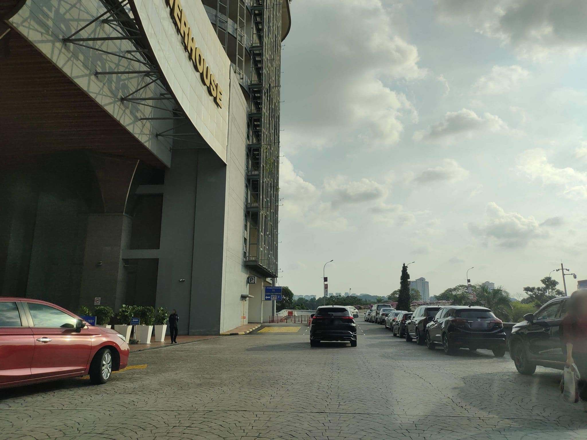 Street view near Chek’s Coffee House, Bandar Utama — © zh9567 (CC BY-SA · Mapillary)