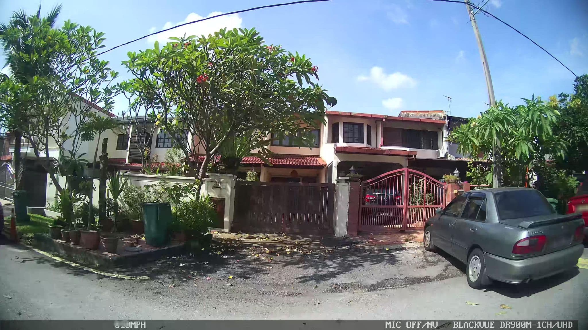 Street view near TTDI HomeStay, Taman Tun Dr Ismail — © kaart_1 (CC BY-SA · Mapillary)