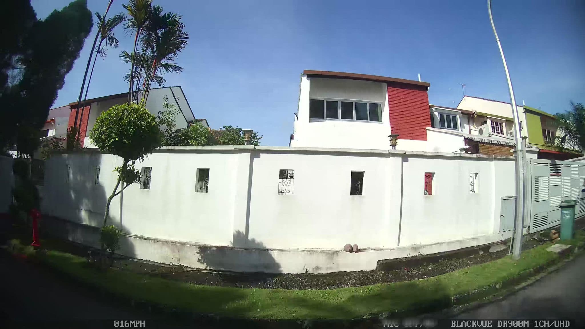 Street view near Jy Cafe, Taman Tun Dr Ismail — © kaart_1 (CC BY-SA · Mapillary)
