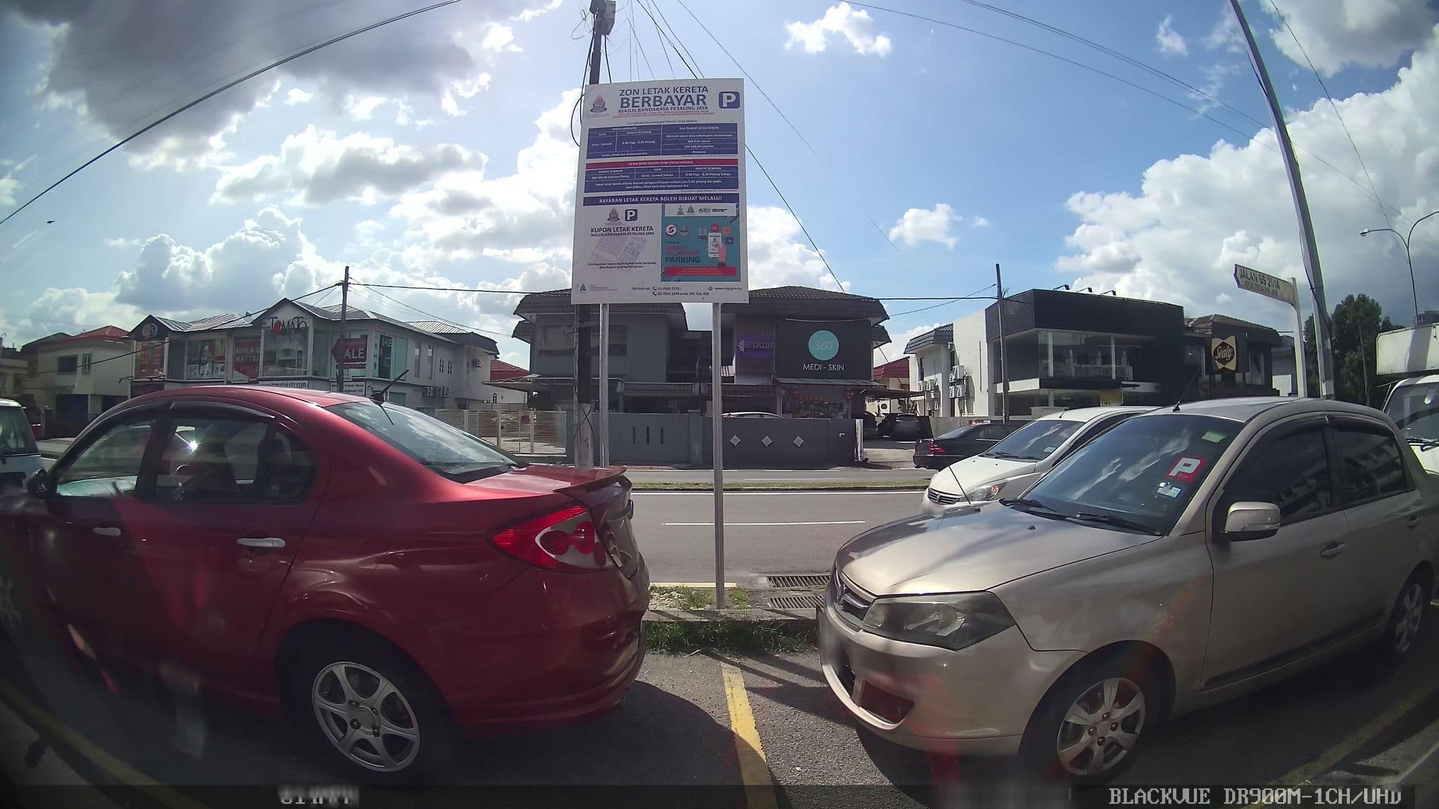 Street view near Room 21** , JW Marriot Hotel , Bukit Bintang, Taman Tun Dr Ismail — © kaart_1 (CC BY-SA · Mapillary)