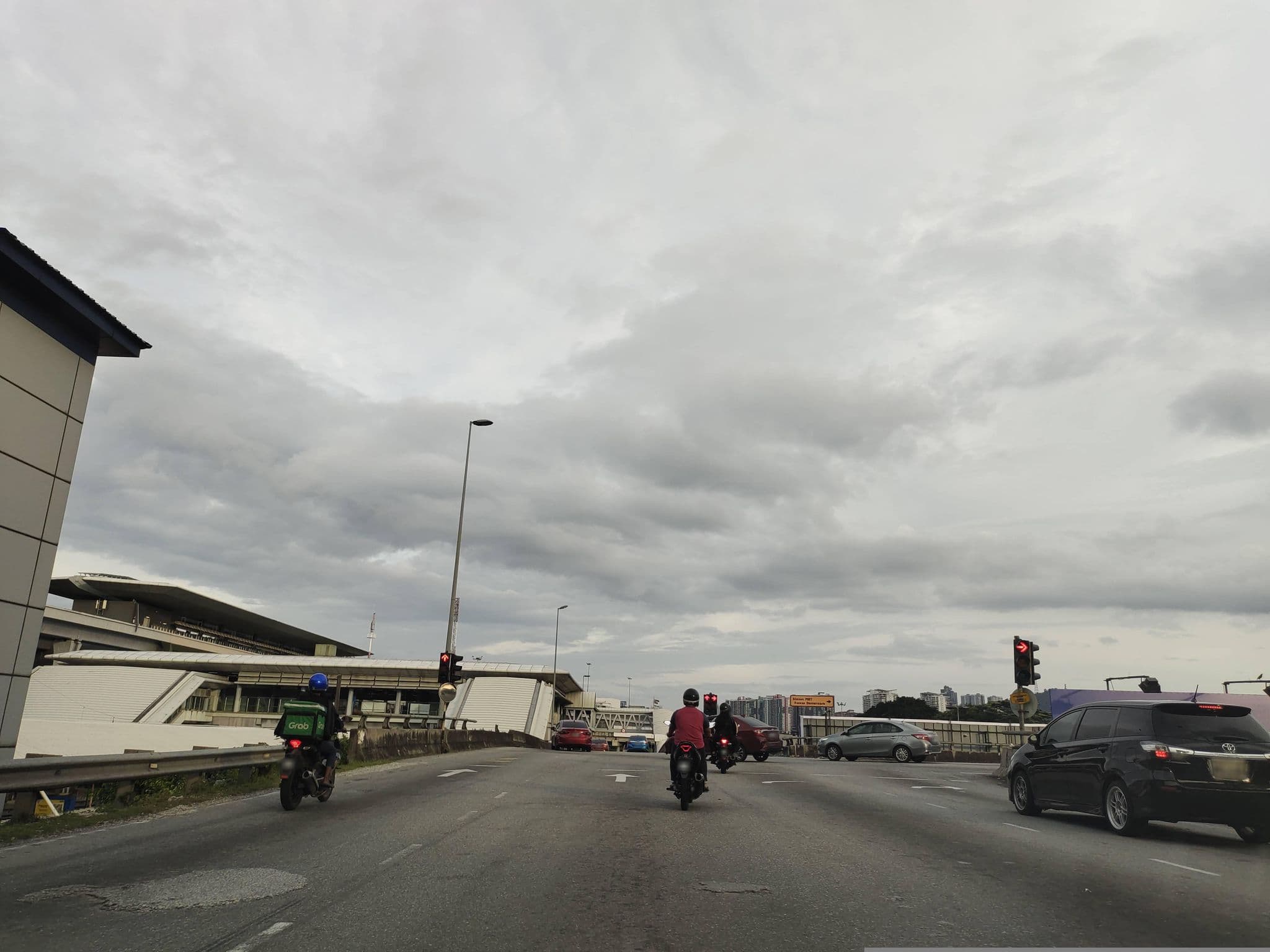 Street view near Bukit merah lake town, Damansara Damai — © zh9567 (CC BY-SA · Mapillary)