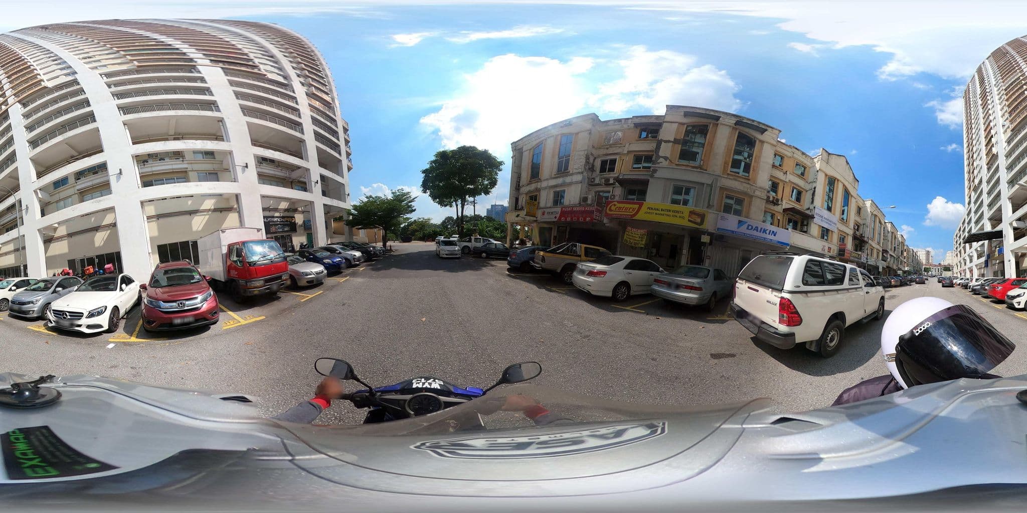 Street view near Avelon 5 Star Resorts, Desa Parkcity — © ahlang2 (CC BY-SA · Mapillary)