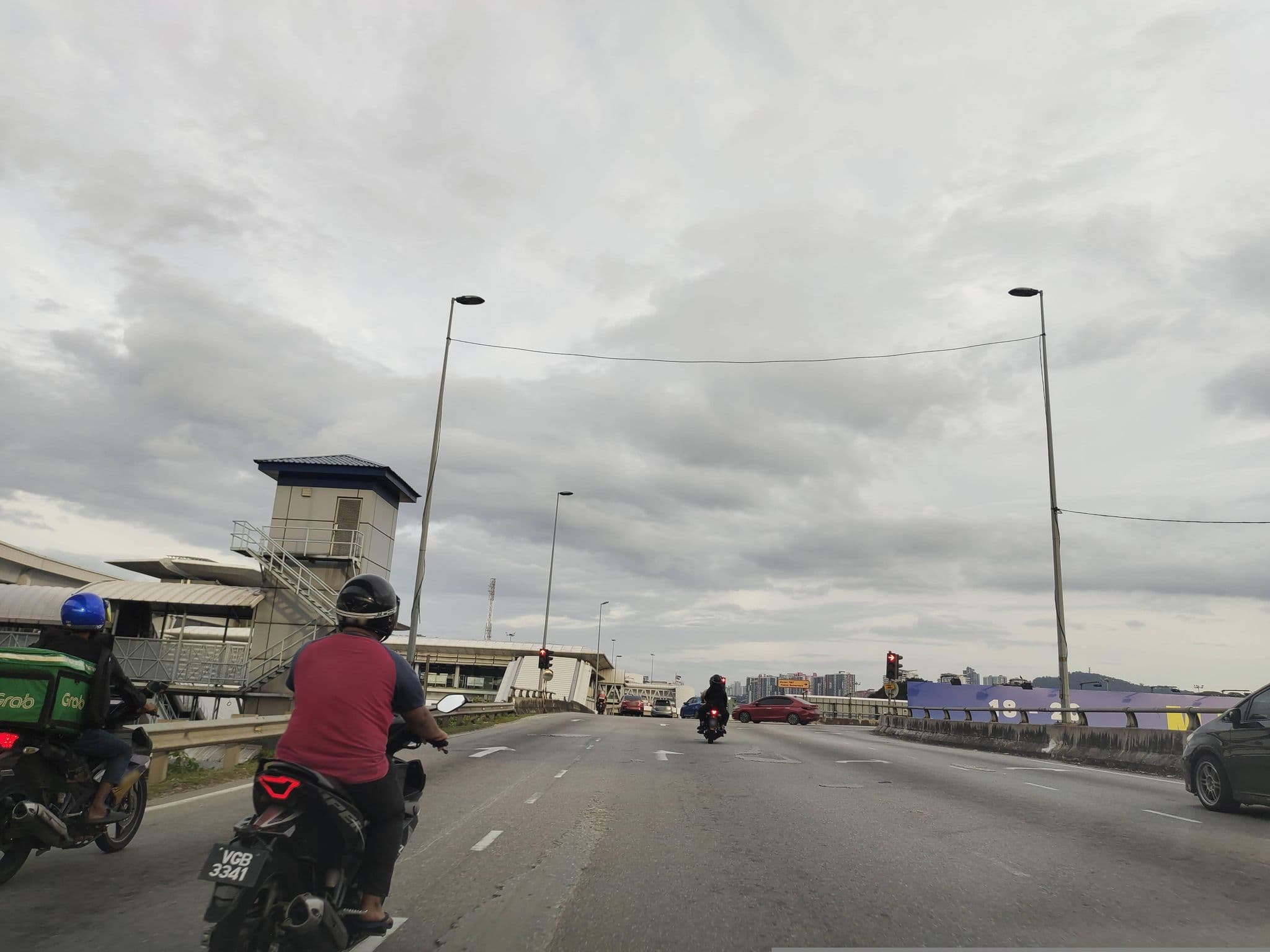 Street view near WL (Weng Leong) Hotel, Damansara Damai — © zh9567 (CC BY-SA · Mapillary)