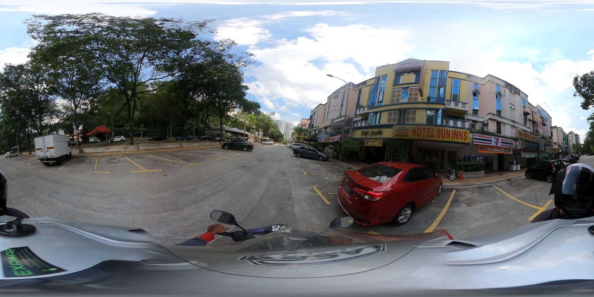 Street view near Sun Inn Hotel Kepong, Desa Parkcity — © ahlang2 (CC BY-SA · Mapillary)