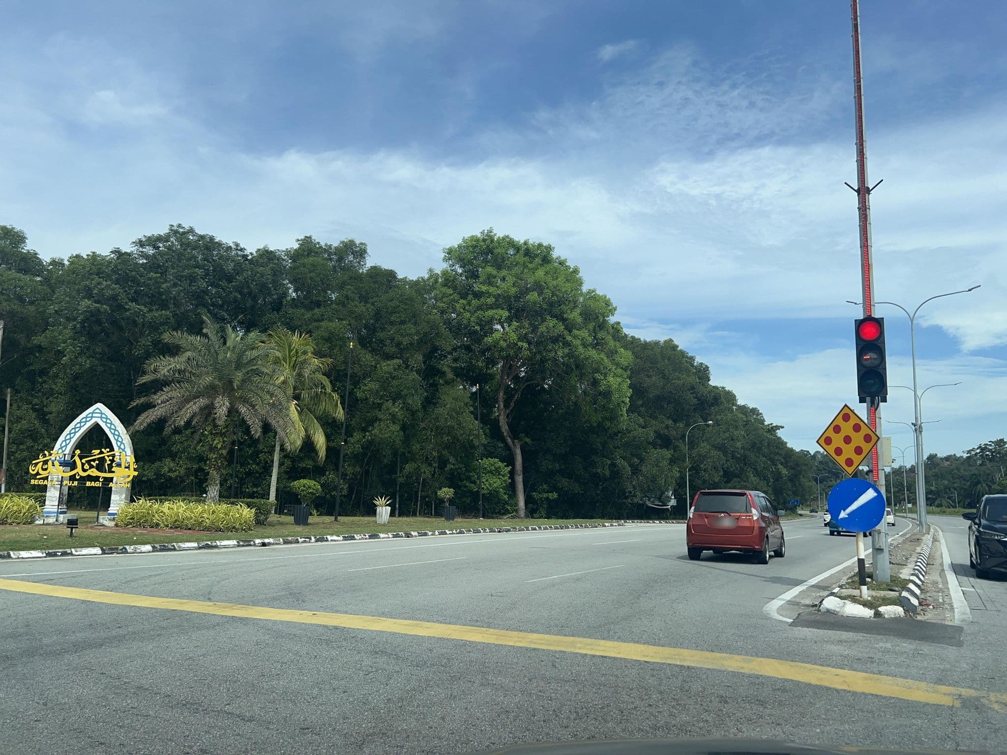 Street view near Pangkor Island Beach Resort (Lumut Office), Lumut — © petajalanterbuka (CC BY-SA · Mapillary)